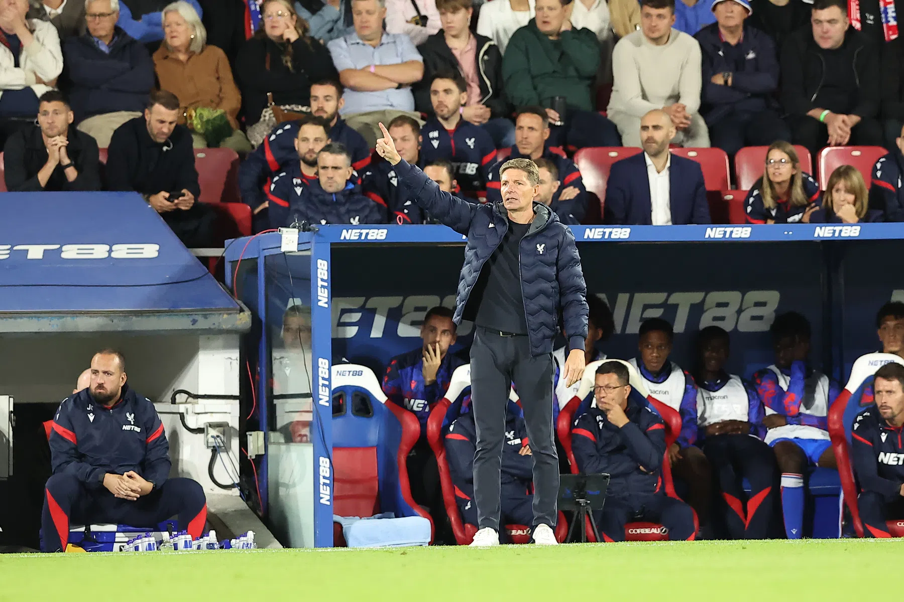 Coach bevestigt en waarschuwt: 'Eze speelt niet meer voor Palace'