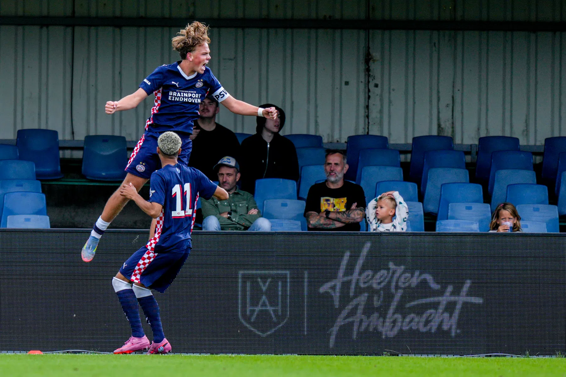 Perfect Jong PSV trakteert Dirk Kuijt op eerste nederlaag