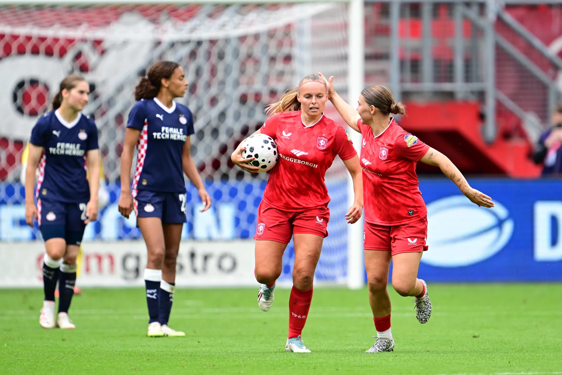 Knappe comeback tegen PSV levert Twente Super Cup op