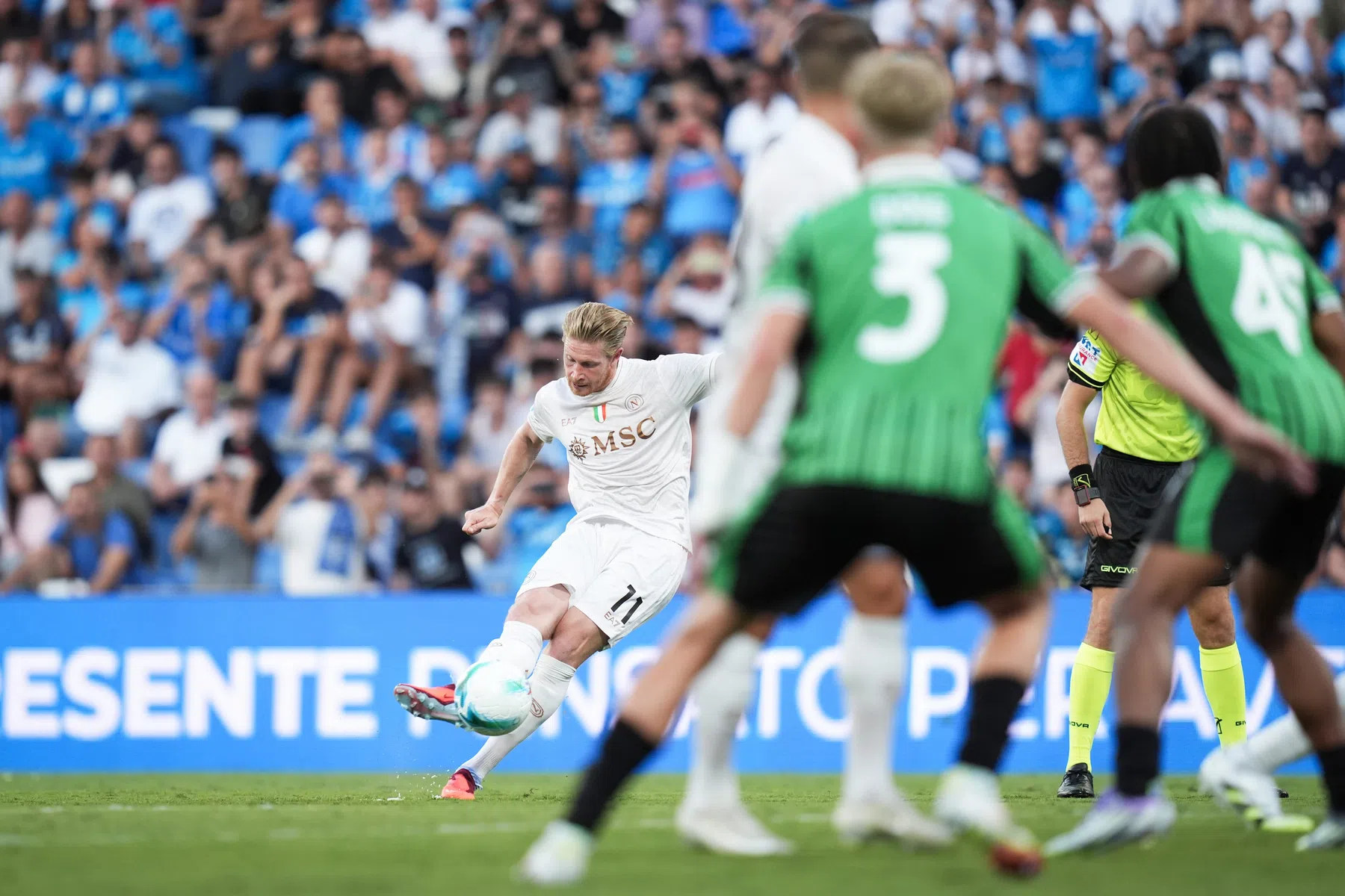 De Bruyne overtuigt bij debuut: 'Laat zien hoe kampioenen zijn'