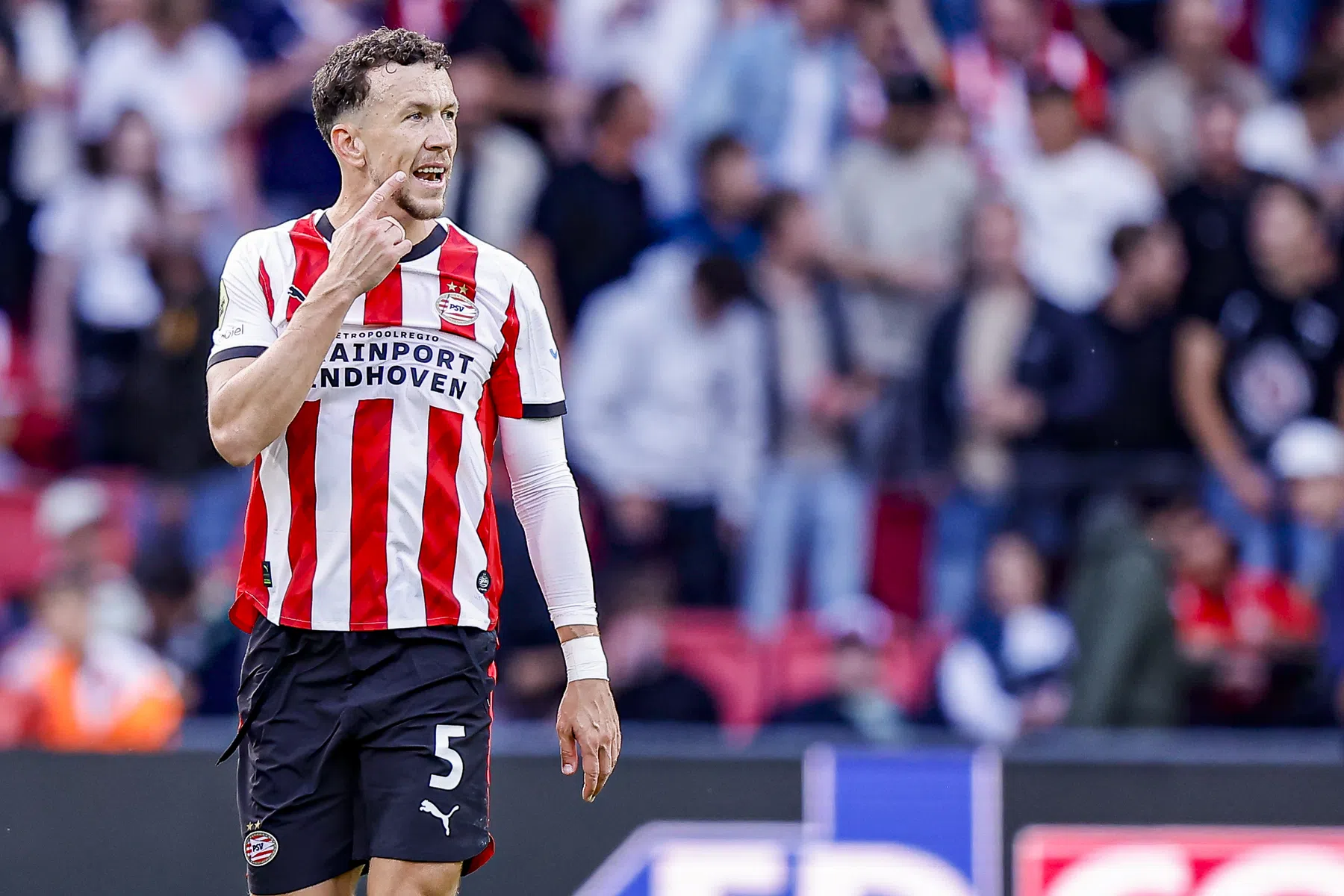 Perisic dolt op sociale media en bedankt Ajax-kwelgeest