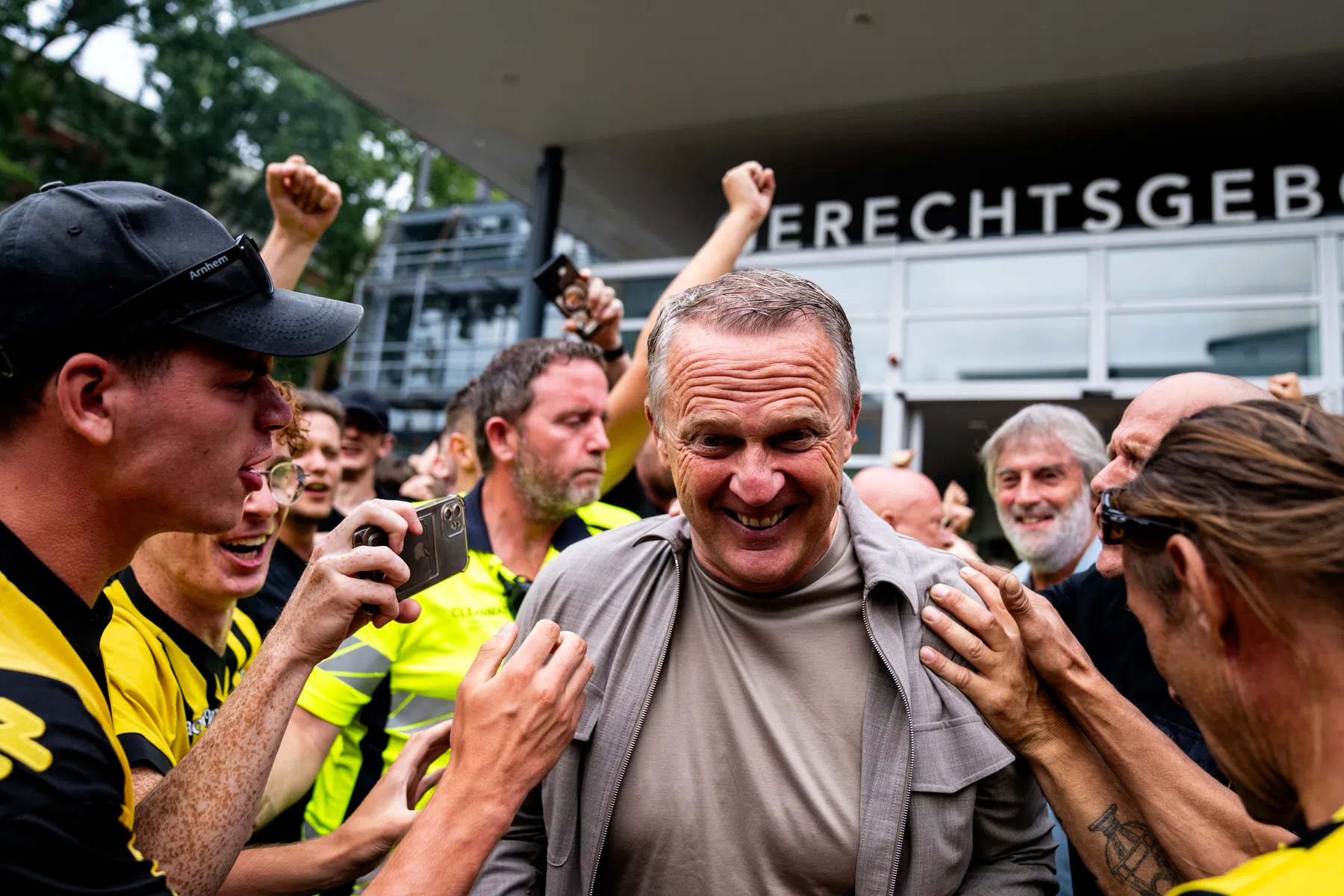 Vitesse-icoon Van den Brom reageert op vertrek en licentie-intrekking