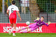 Thumbnail for article: Ajax-doelman Heerkens pakt de spotlights met twee gekeerde strafschoppen