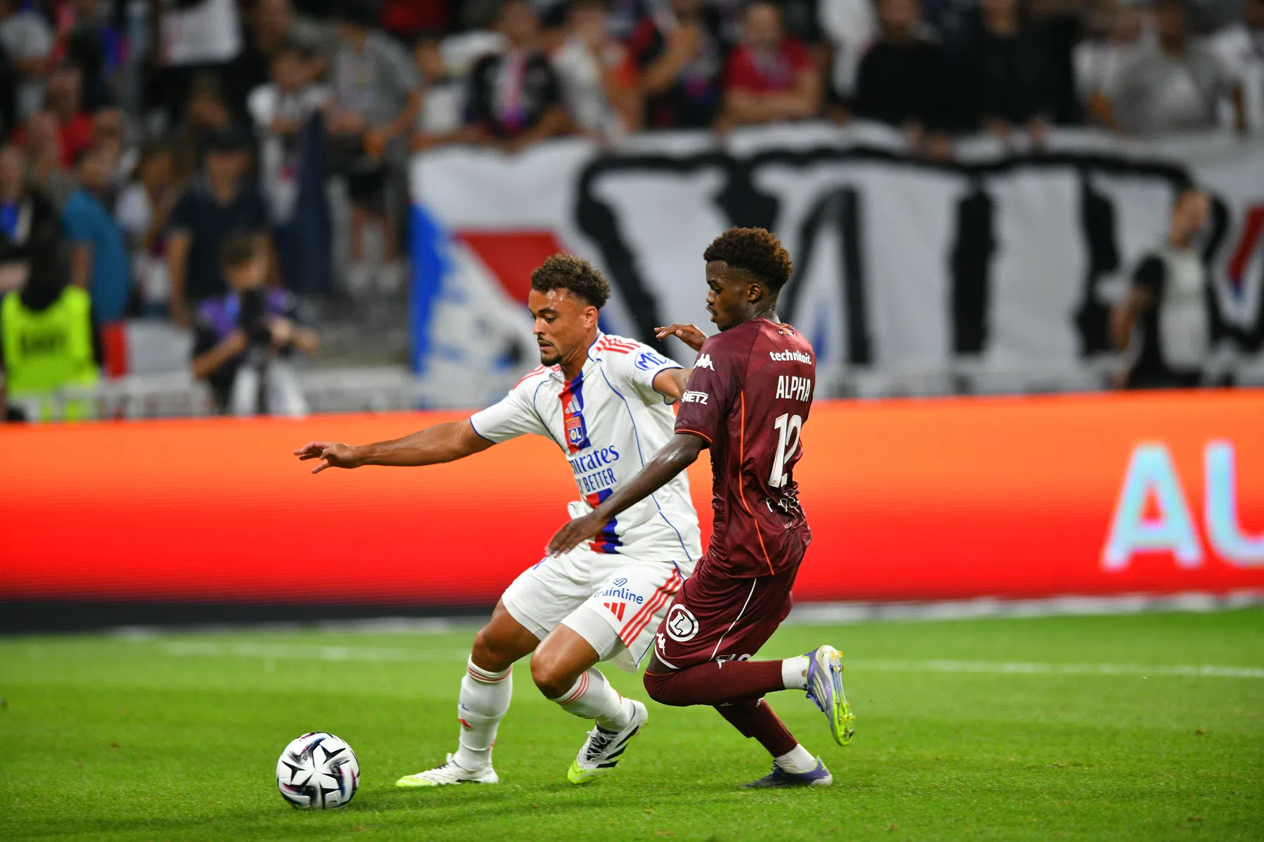 Ruben Kluivert hoopt ooit met of tegen broer te spelen: 'Dan pak ik hem terug'