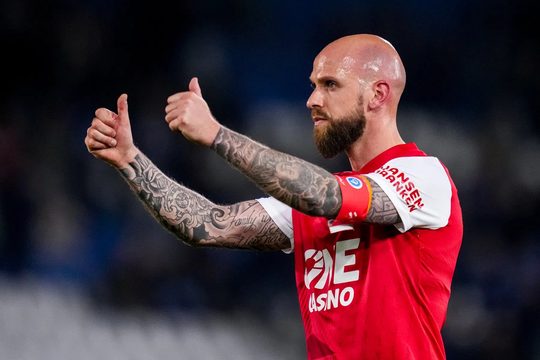MVV laat Smeets in afwachting van transfer meetrainen met beloften