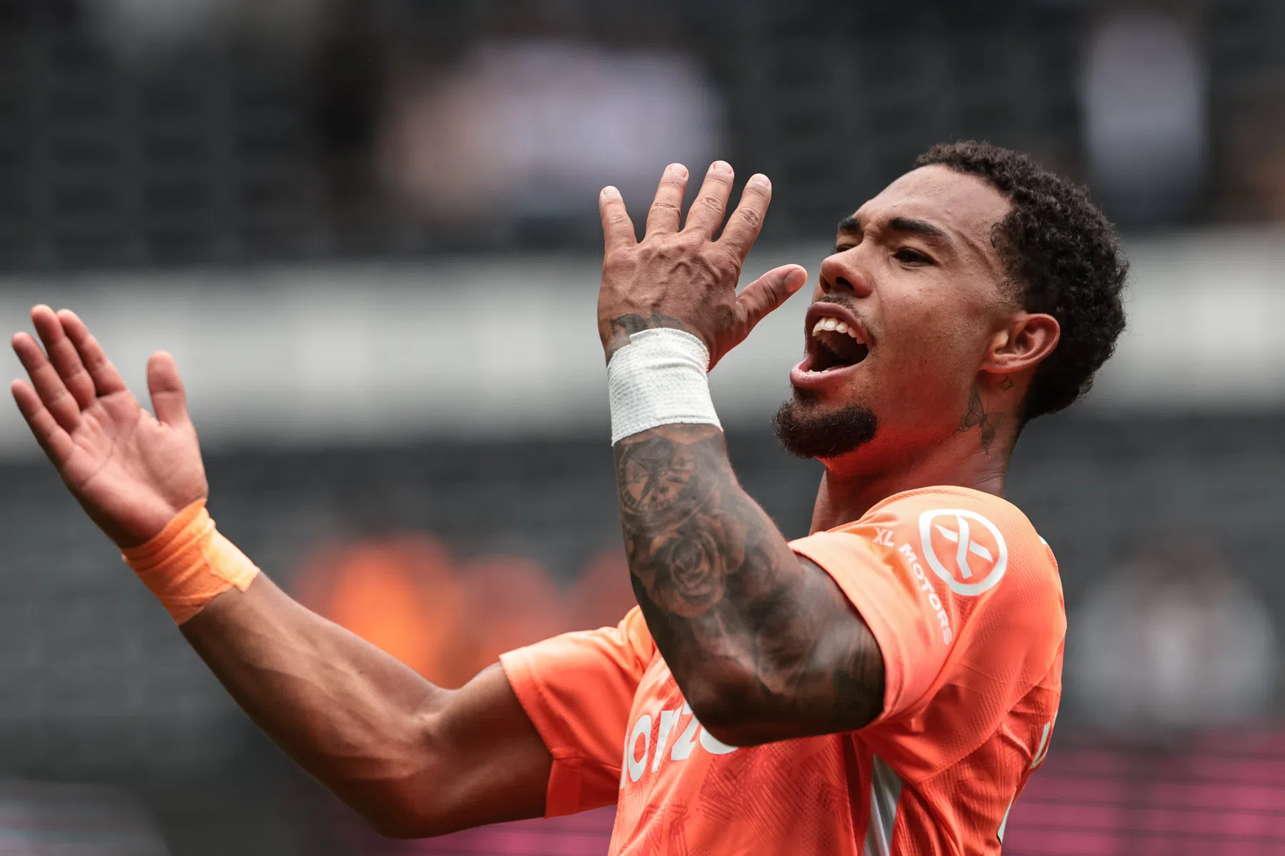 VfL Wolfsburg neemt Milan van Ewijk over van Coventry City