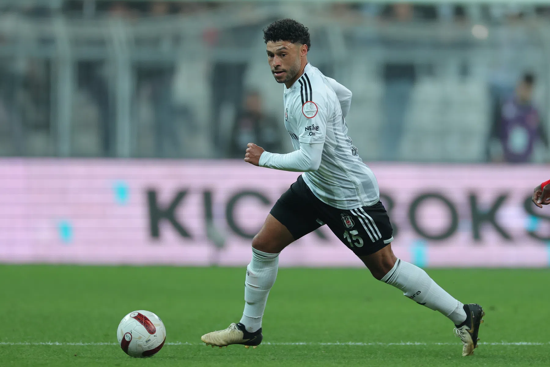 Besiktas betaalt Oxlade-Chamberlain aanzienlijke 'oprotpremie'