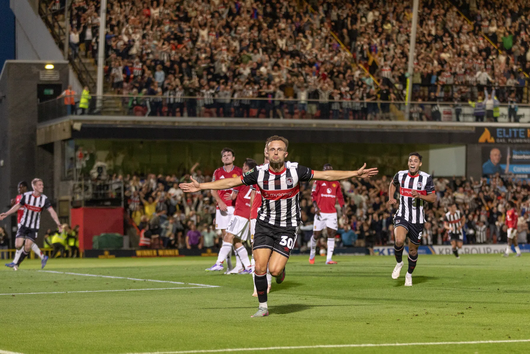 Man Utd gaat in bekertoernooi gigantisch af tegen League Two-club