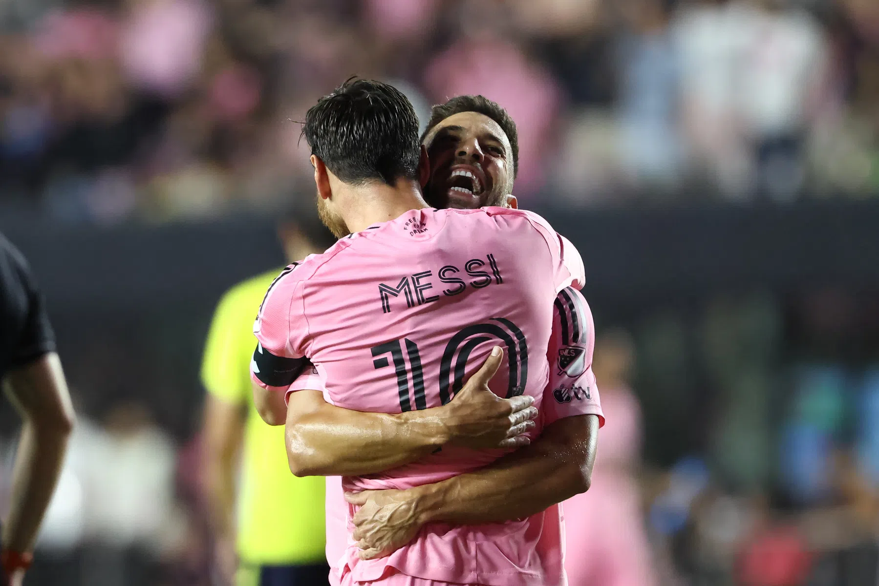 Messi leidt Inter Miami naar finale na ouderwets kunststukje met Alba