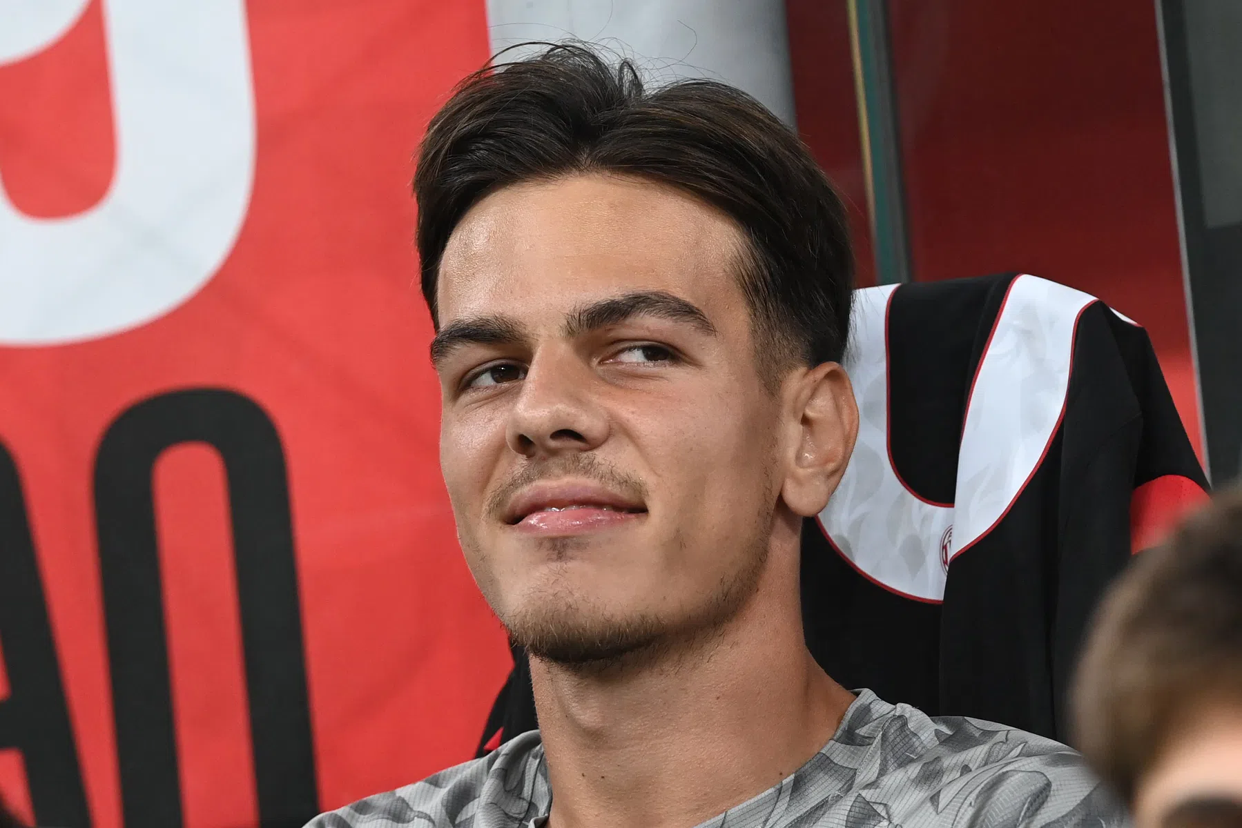Milan-aanwinst breekt been na botsing met Gimenez op training
