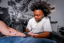 Thumbnail for article: De Oranje-international die Pokémon- en Dragon Ball Z-tattoos zet 