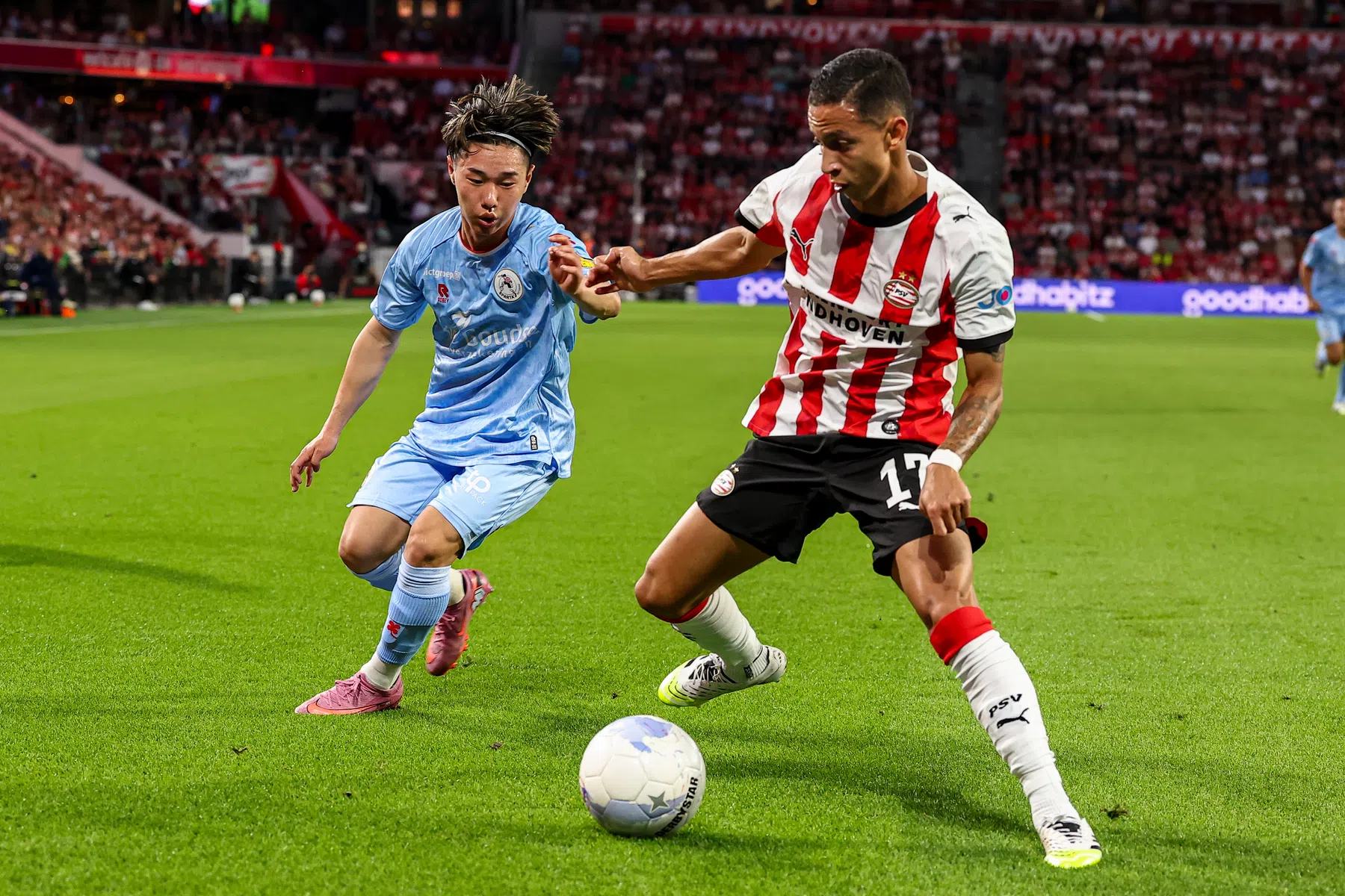 Domper voor PSV: Mauro Júnior meerdere weken aan de kant