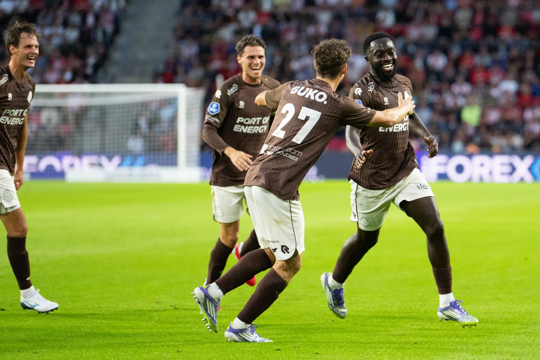 Telstar krijgt Philips Stadion stil met enorme stunt tegen onmachtig PSV