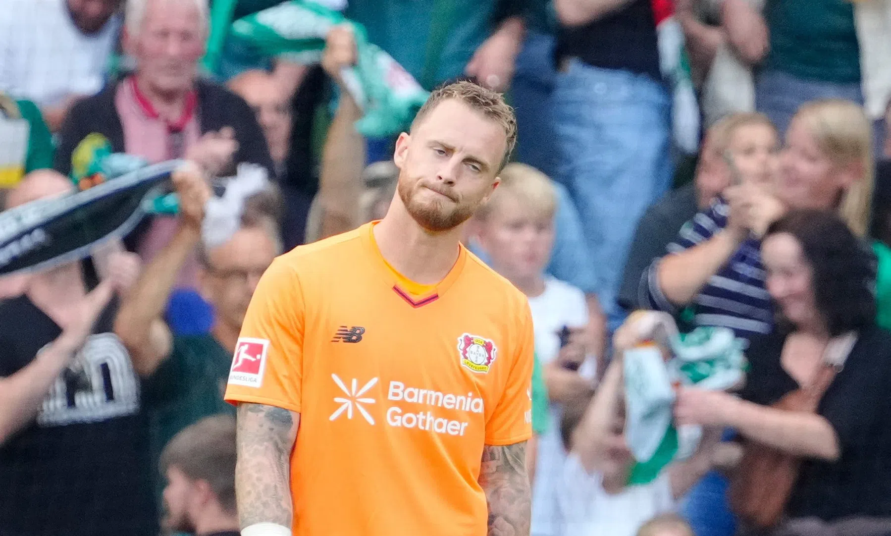Ten Hag geeft mede door blunder Flekken eerste zege uit handen