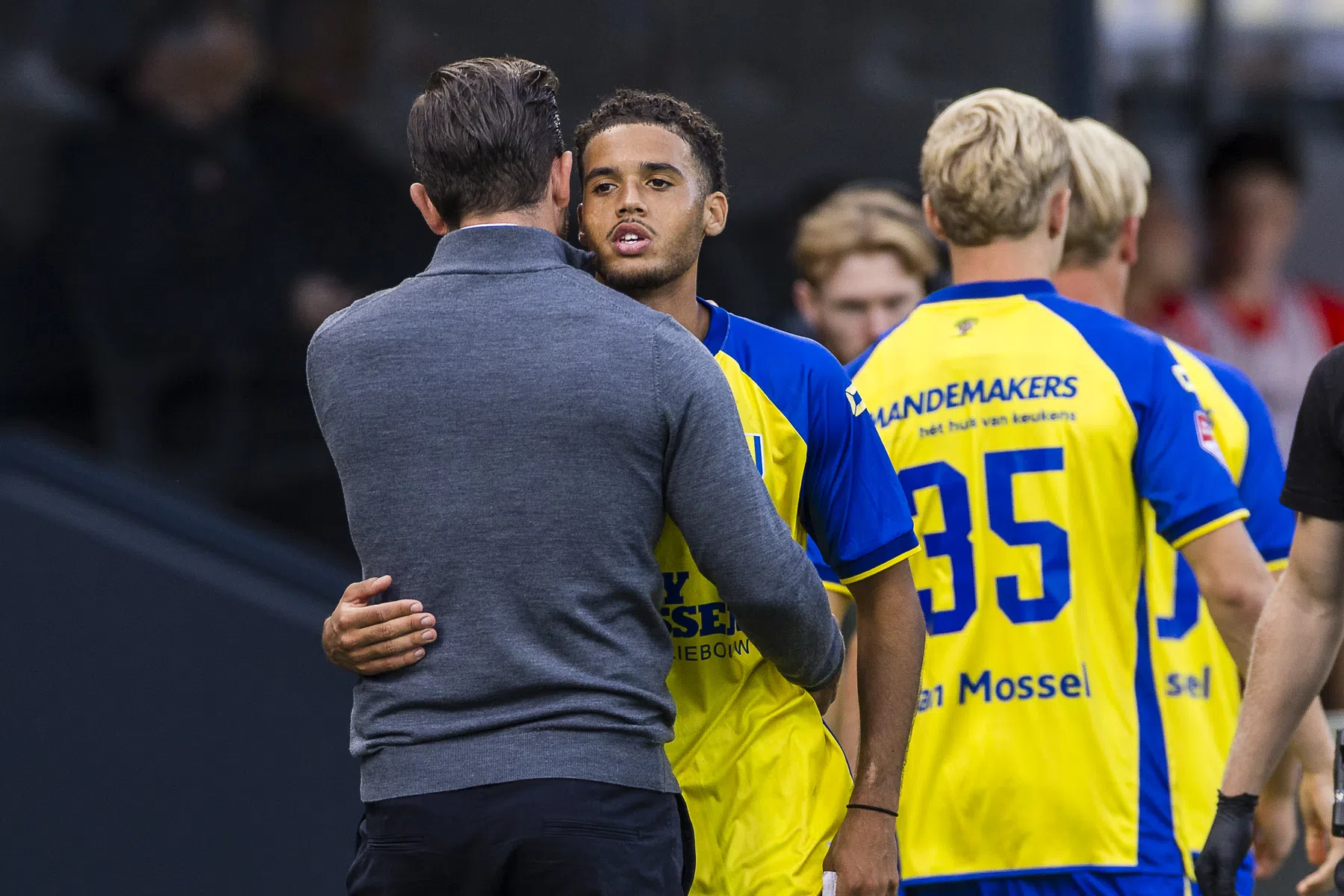 Almere verliest degradantenduel met RKC na fraaie goal van Twente-target