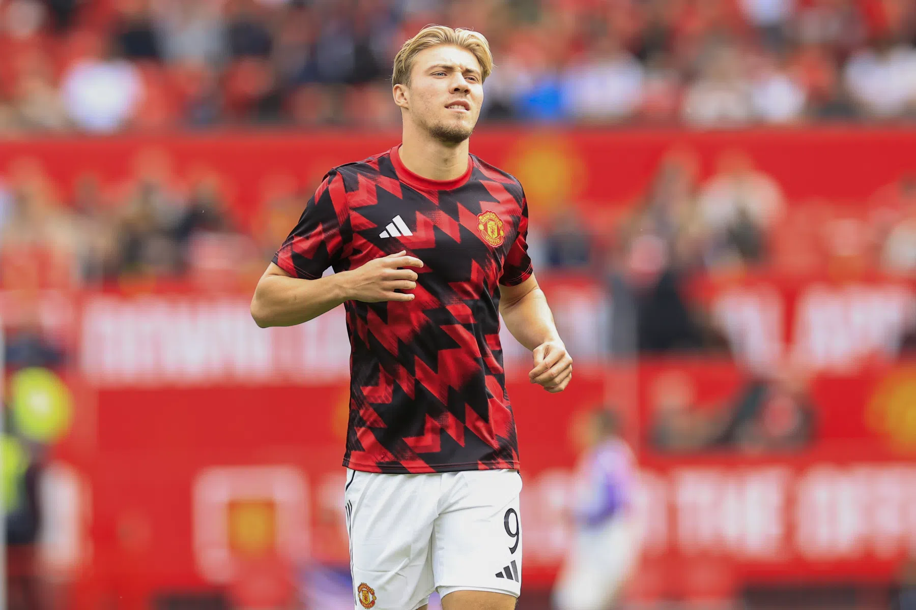 Groots onthaal: Hojlund op weg naar Napoli