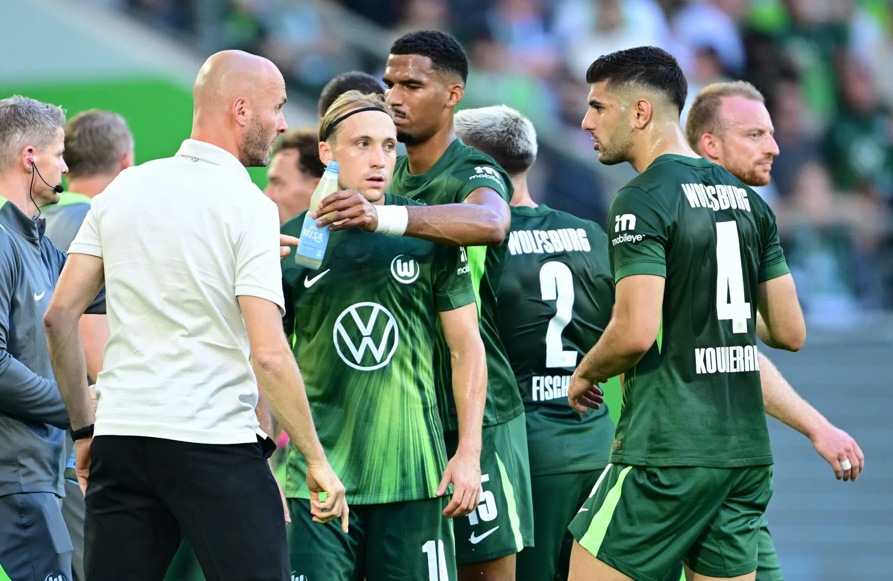 Wolfsburg geeft zege uit handen bij thuisdebuut Simonis
