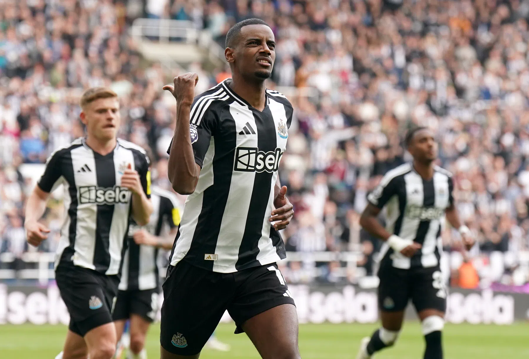 'Liverpool en Newcastle sluiten Isak-deal van 150 miljoen'