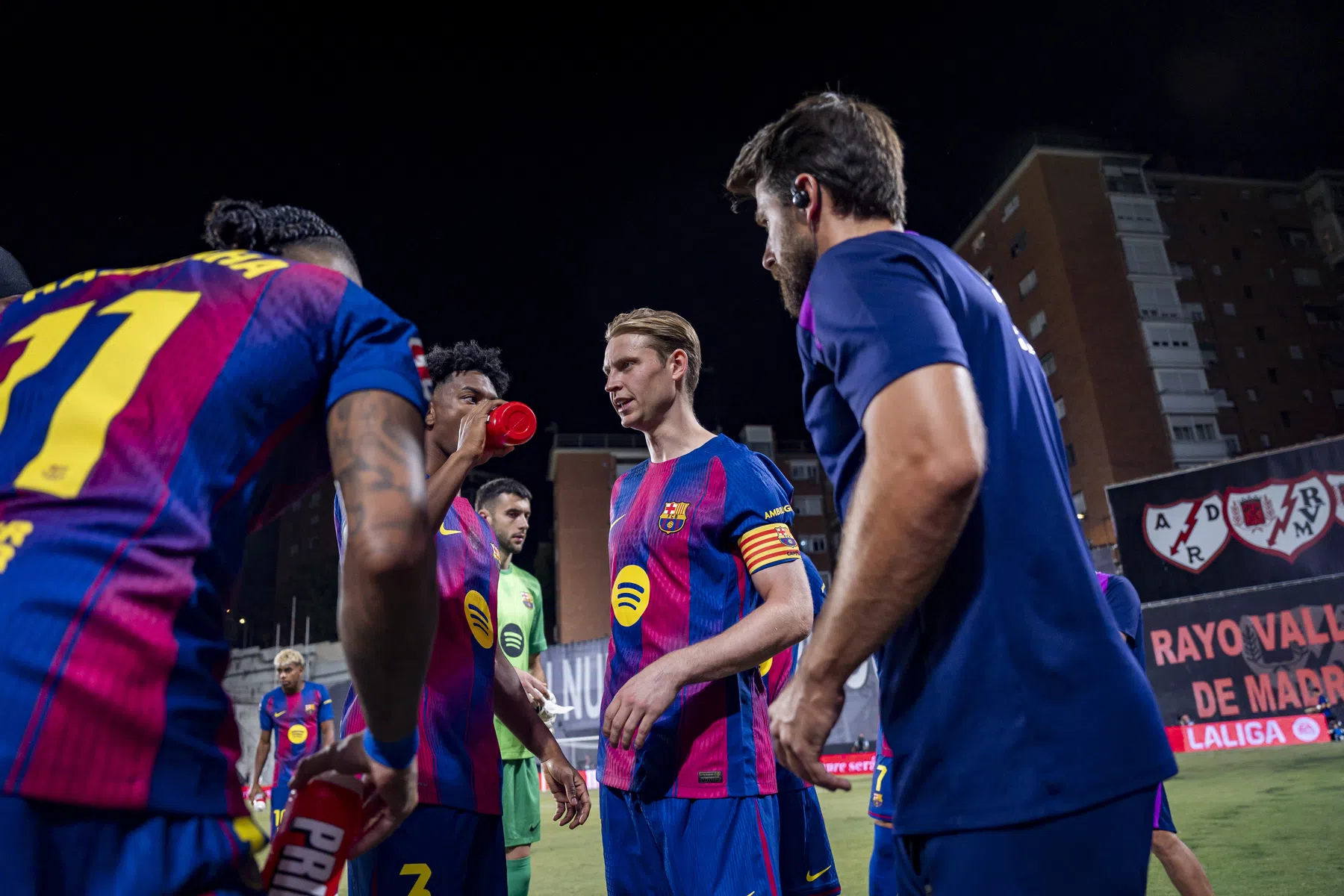 Irritatie bij Barça en De Jong na defecte VAR: 'Niet serieus te nemen'