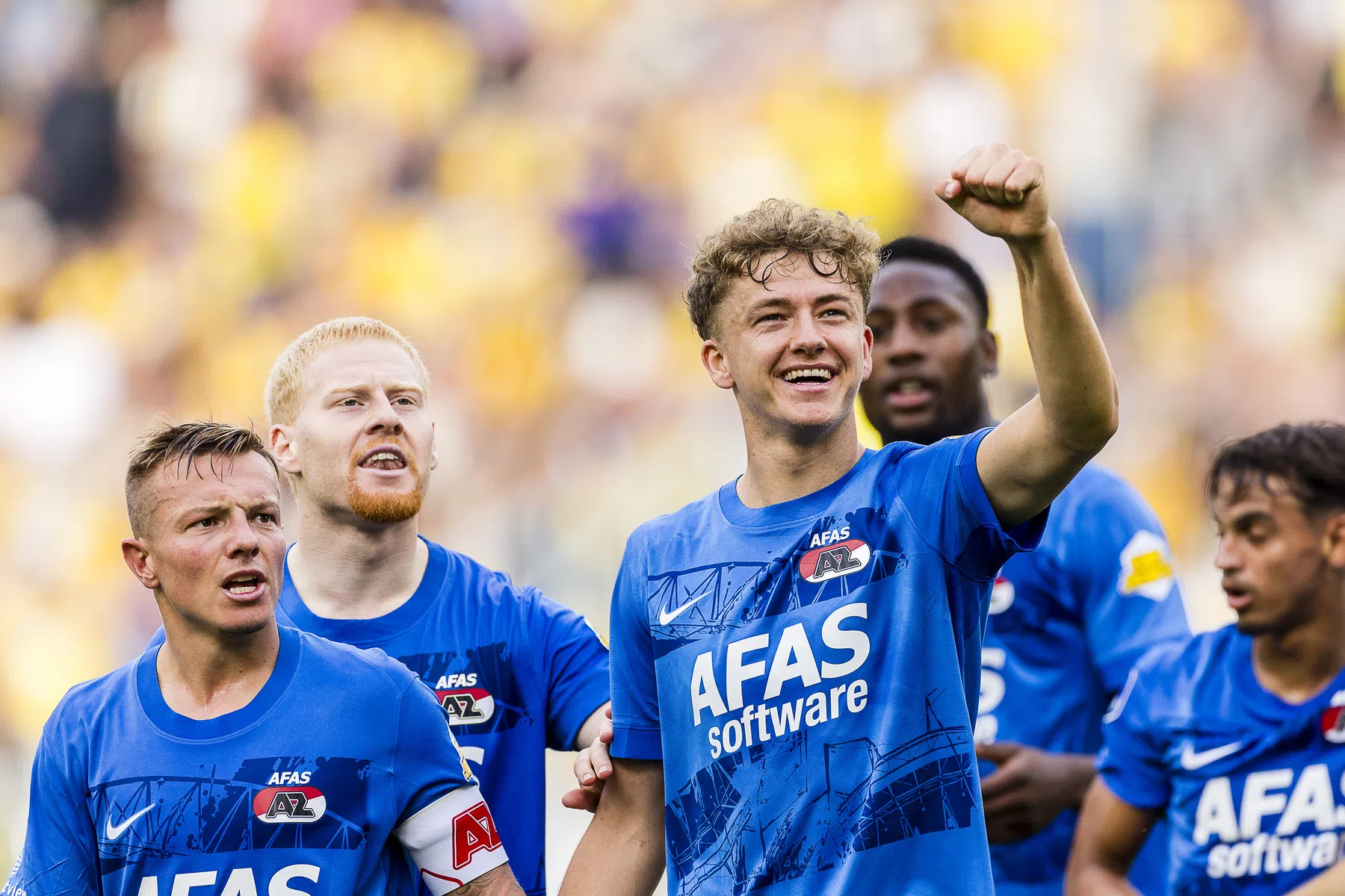 Mijnans tekent na roerige zomer nieuw contract bij AZ