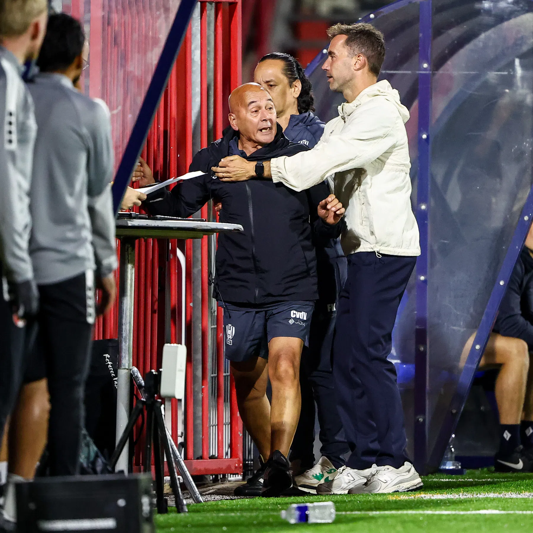 Zeer opmerkelijk: verzorger TOP Oss vier duels geschorst