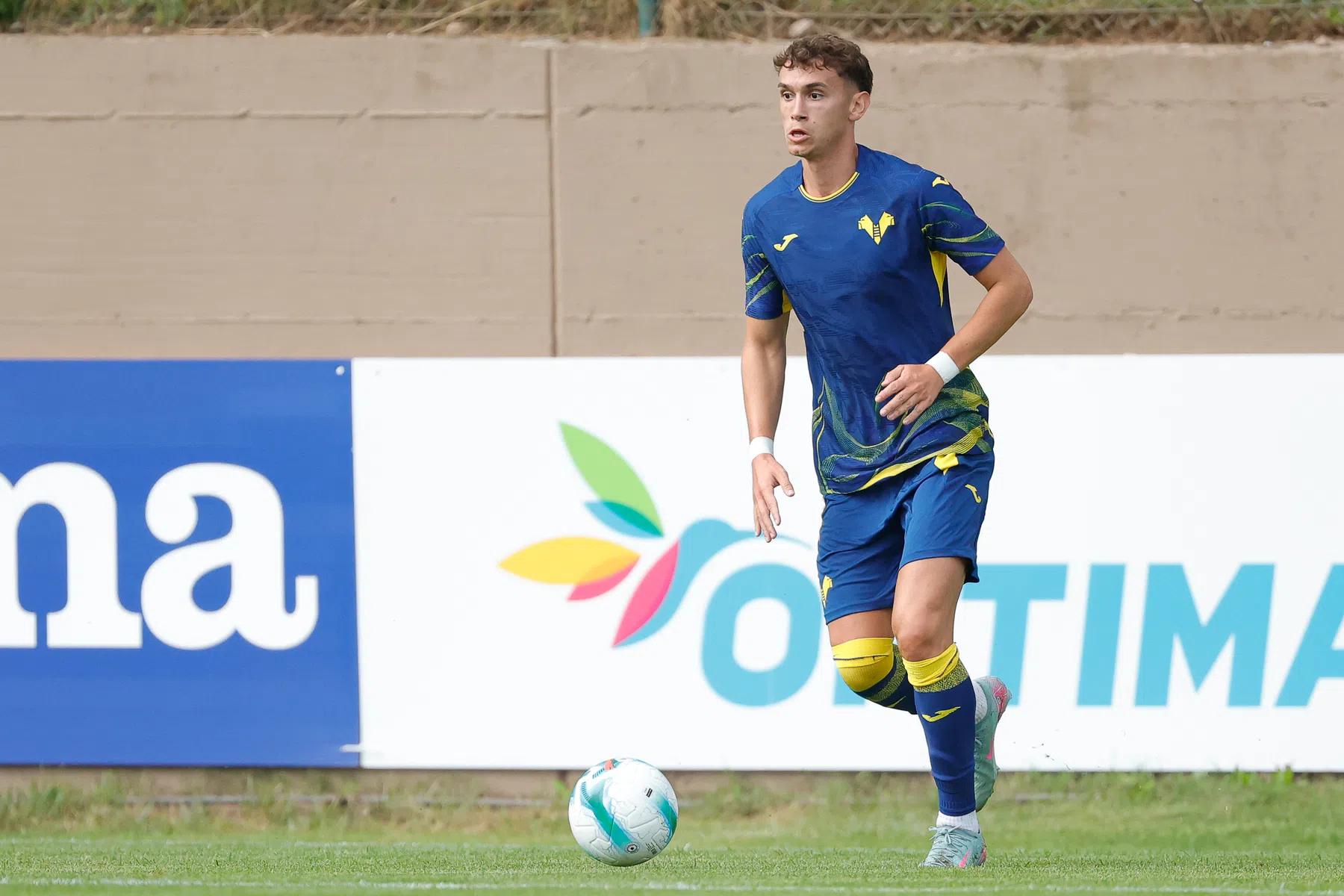 Excelsior versterkt zich op huurbasis met Servisch international