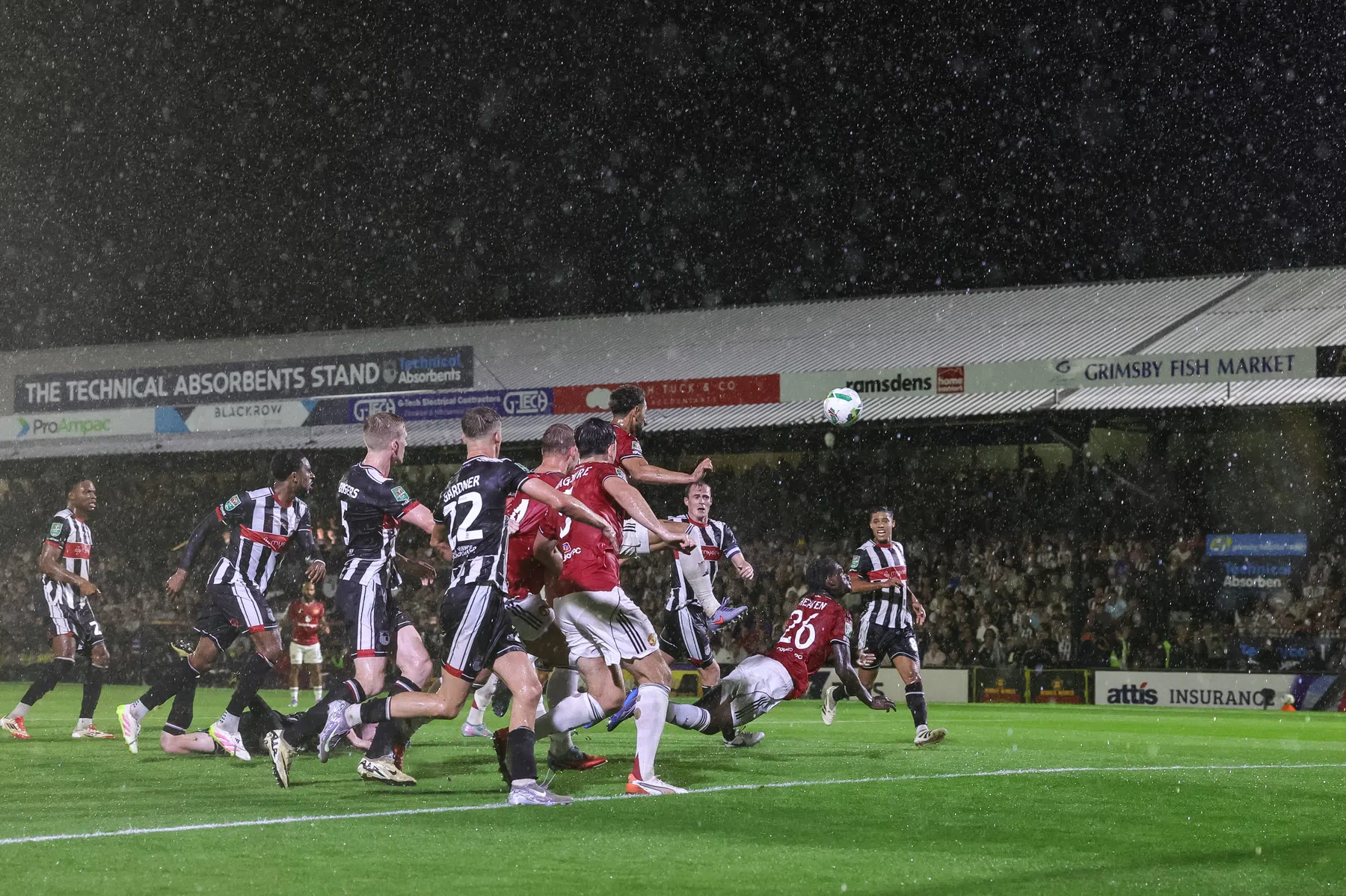Manchester United doet niets met een overtreding van de regels van Grimsby Town