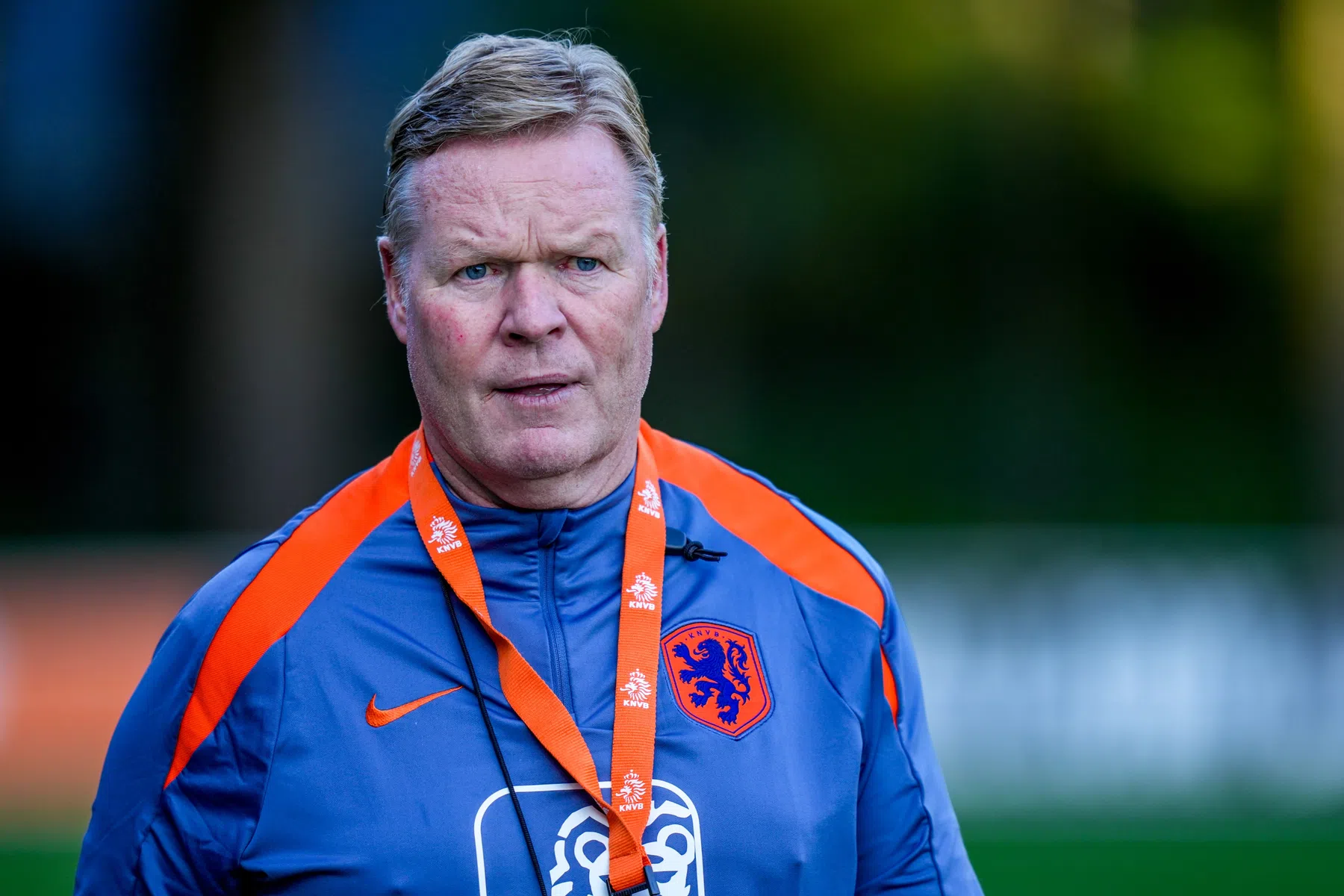 Koeman laat zich uit over kopkwestie: 'Geen voetballers die daar zitten'