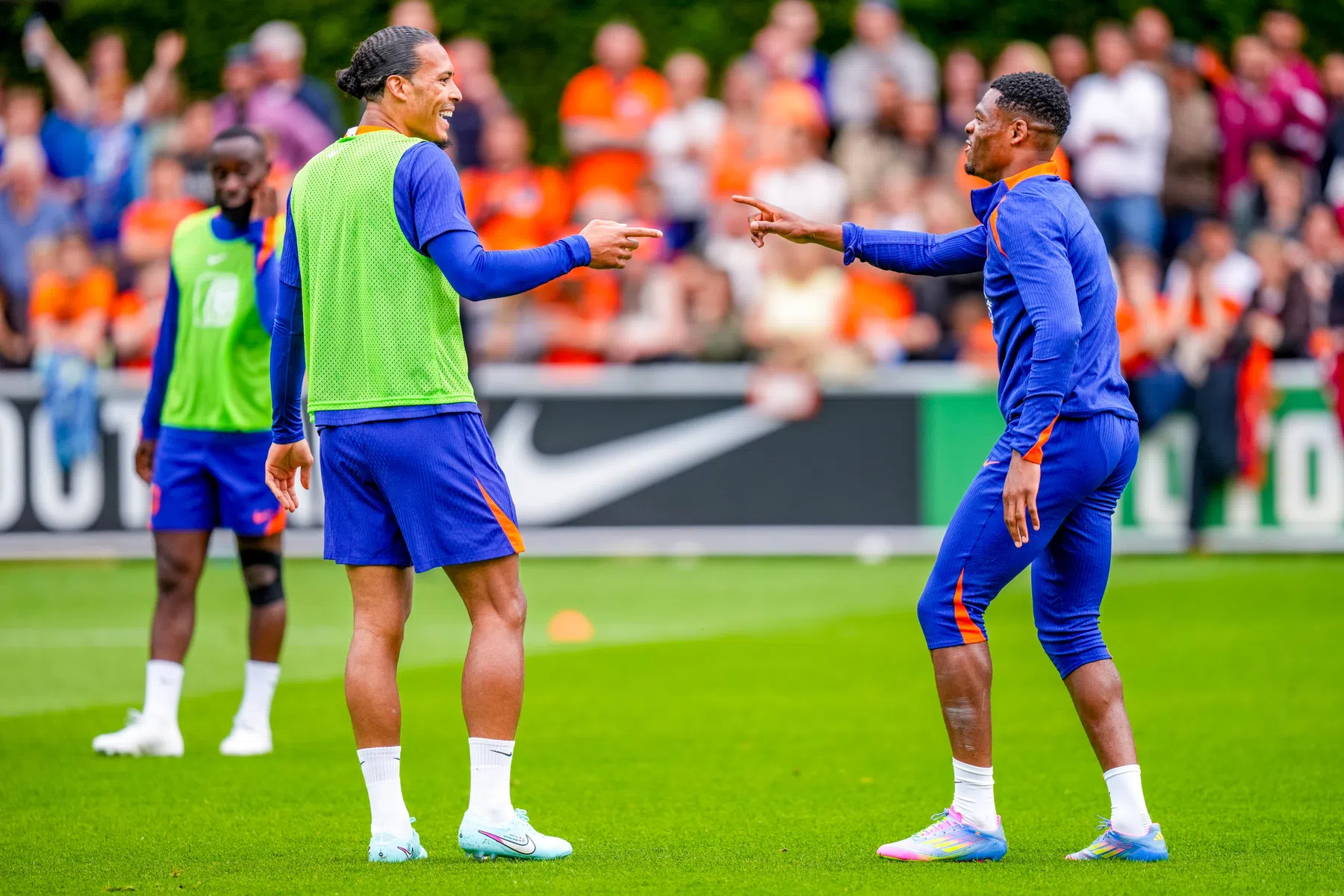 Van Dijk geeft Dumfries Ballon d'Or-advies