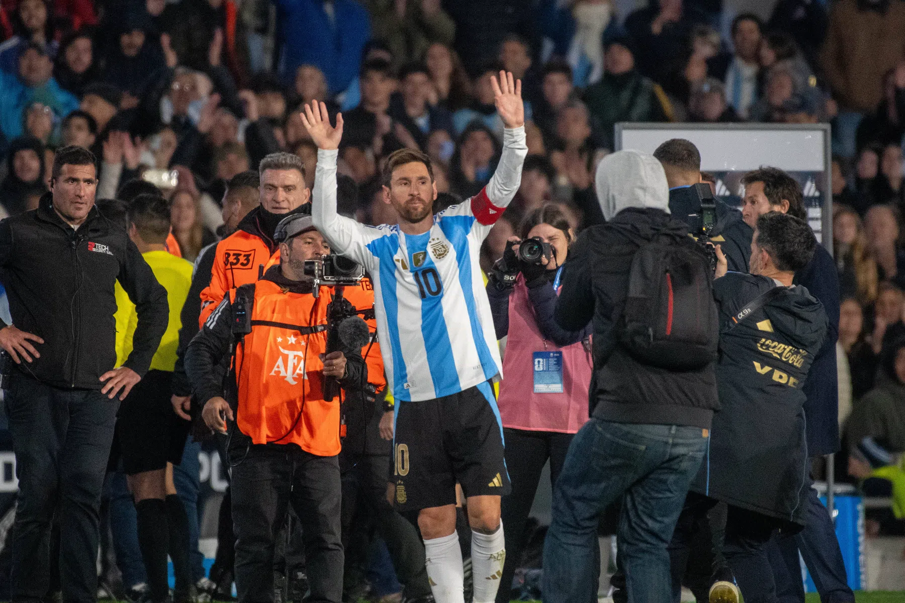 Messi twijfelt op emotionele avond openlijk over WK-deelname