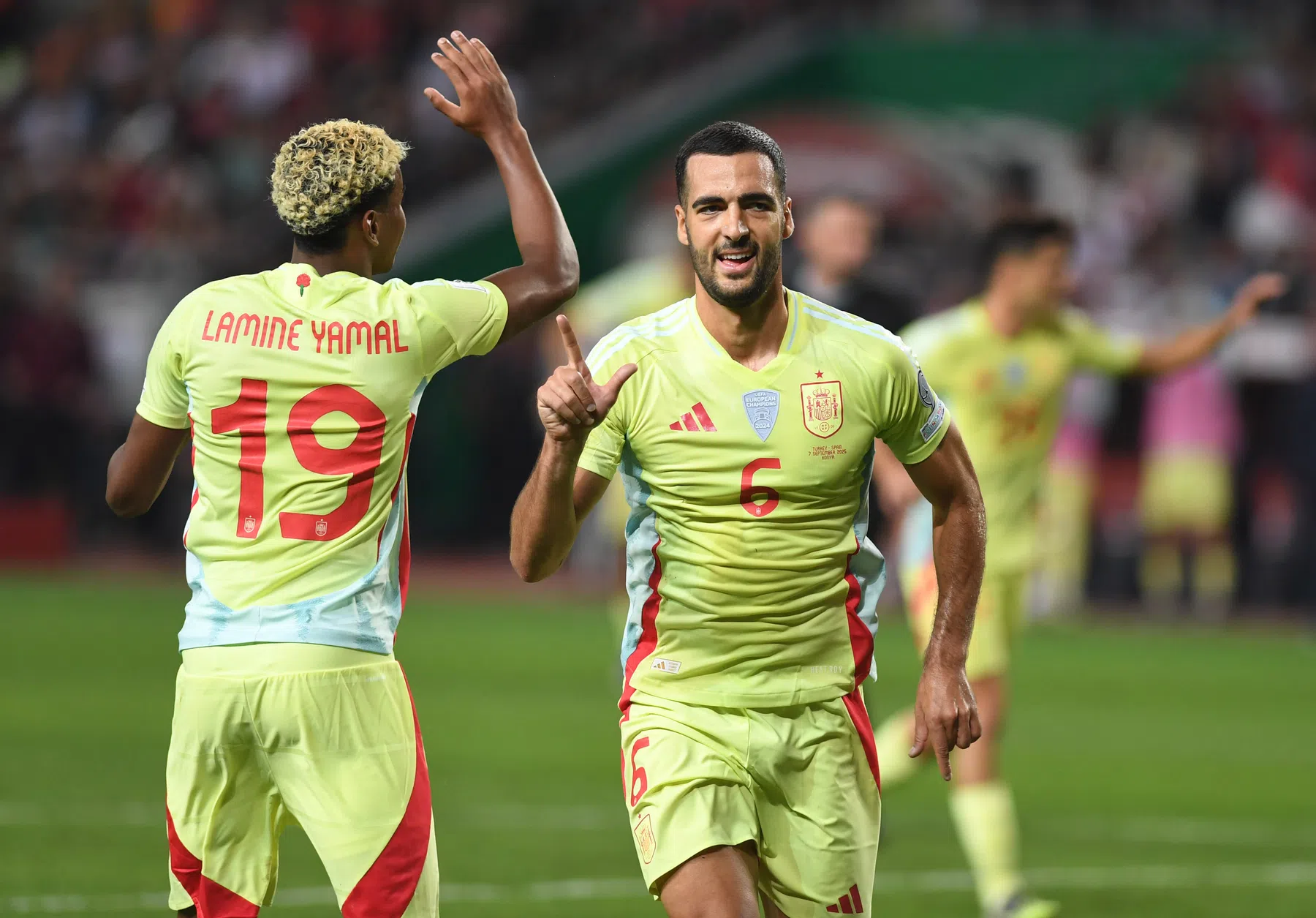 Spanje geeft masterclass in Turkije: druk op Montella 