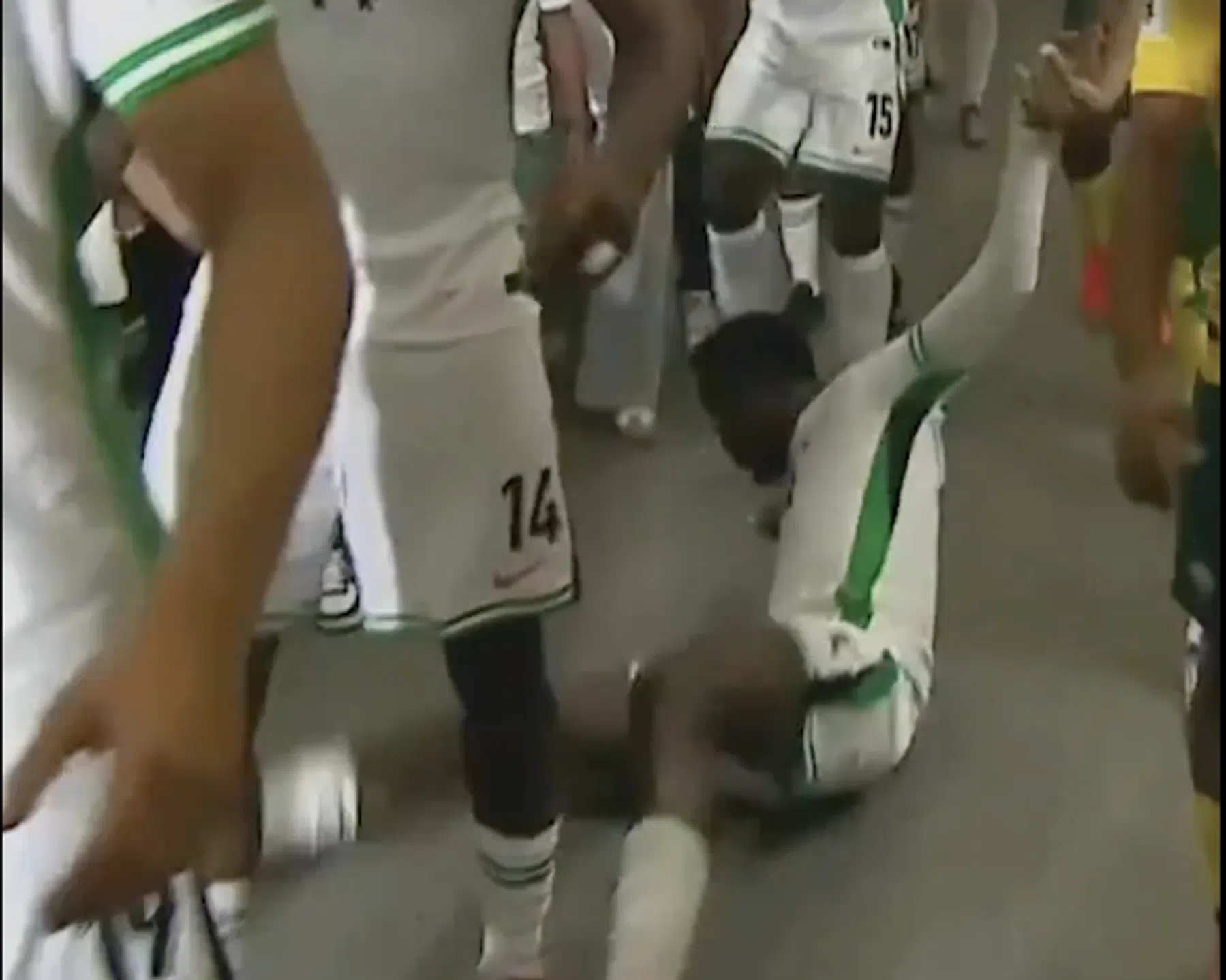 Spelers Nigeria glijden uit in catacomben