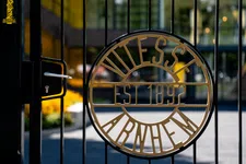 Thumbnail for article: 'Vitesse leeft weer, maar de vraag blijft voor hoe lang'