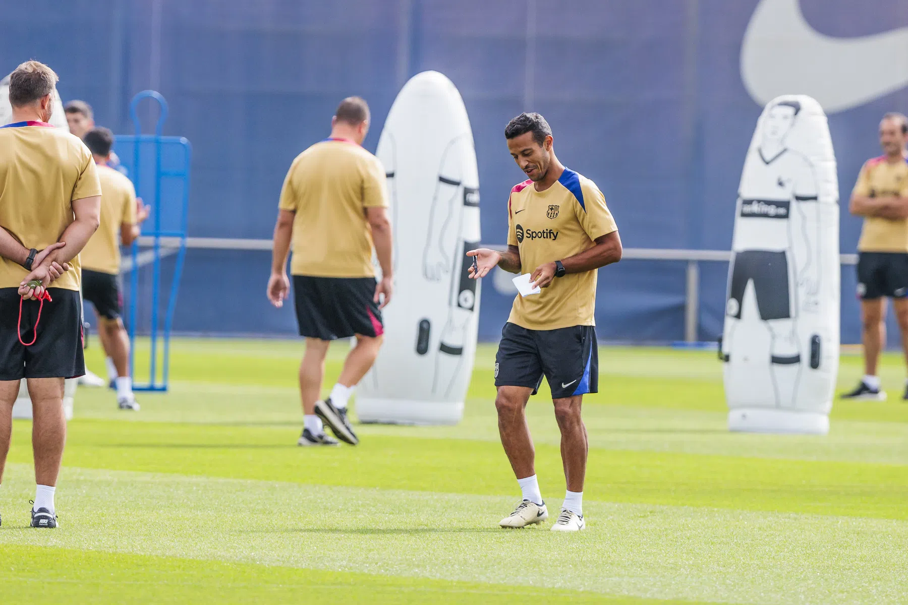 Hansi Flick verwelkomt oude bekende in Barça-staf