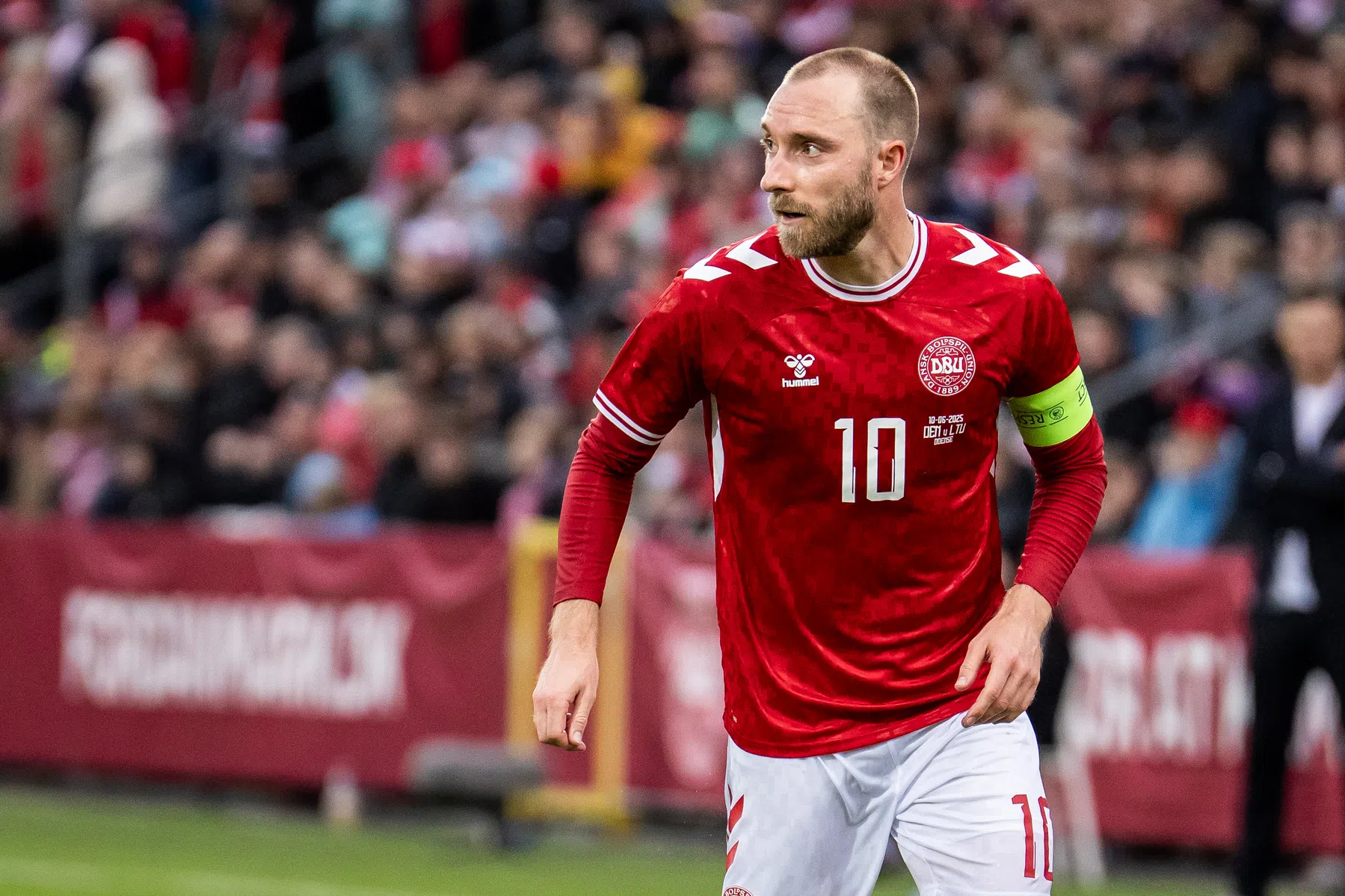 Simonis gooit Eriksen niet meteen voor de leeuwen bij Wolfsburg
