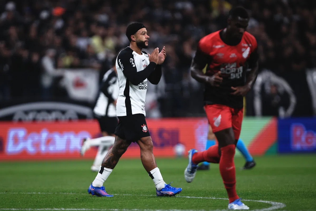Nieuwe blessure voor Memphis bij Corinthians: 'Hij voelde iets'
