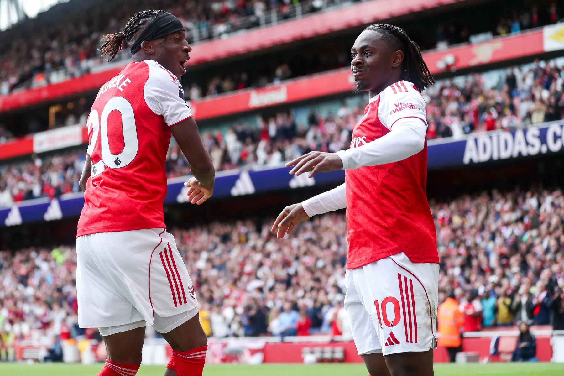 Arsenal-aankopen imponeren bij afwezigheid sterspelers: 'Akelig sterk dit jaar'