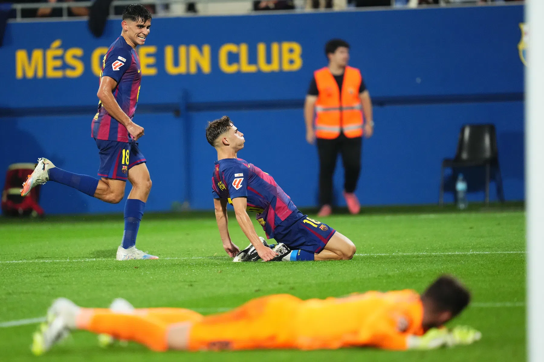 Spaanse media zien 'schitterend eerbetoon' aan Cruijff bij zege Barça
