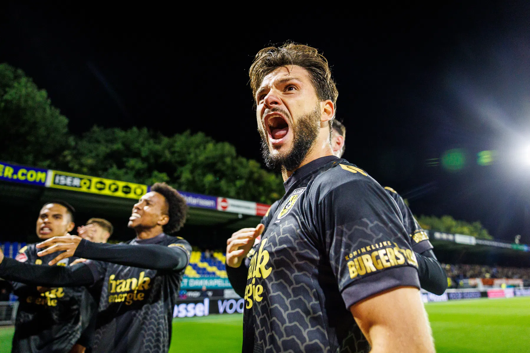 Vitesse pakt eerste punt sinds terugkeer in betaald voetbal