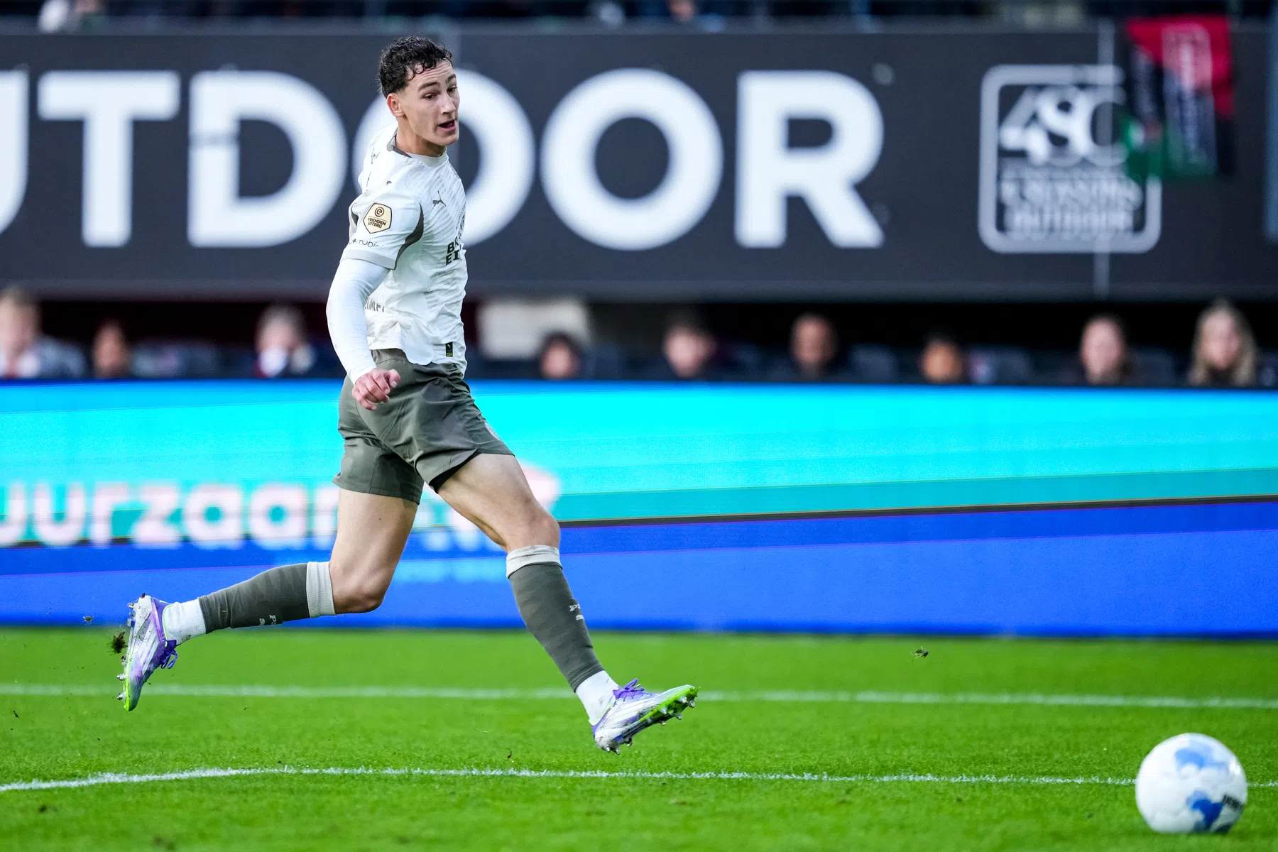 Vader Van Bommel vertelt waar hij zoon Van Bommel goed in vindt