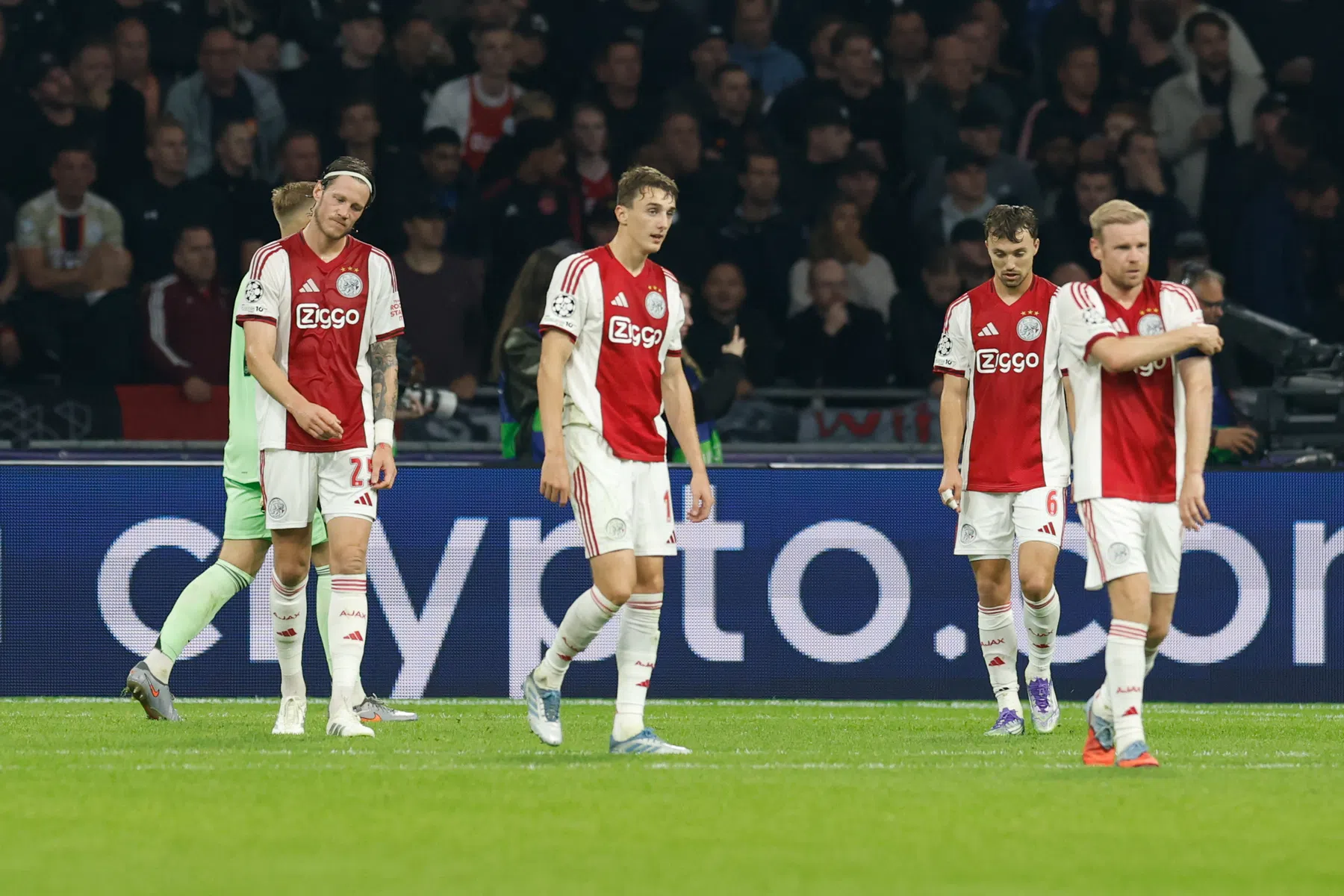 Champions League-rentree Ajax eindigt dankzij kopgoals Thuram in mineur