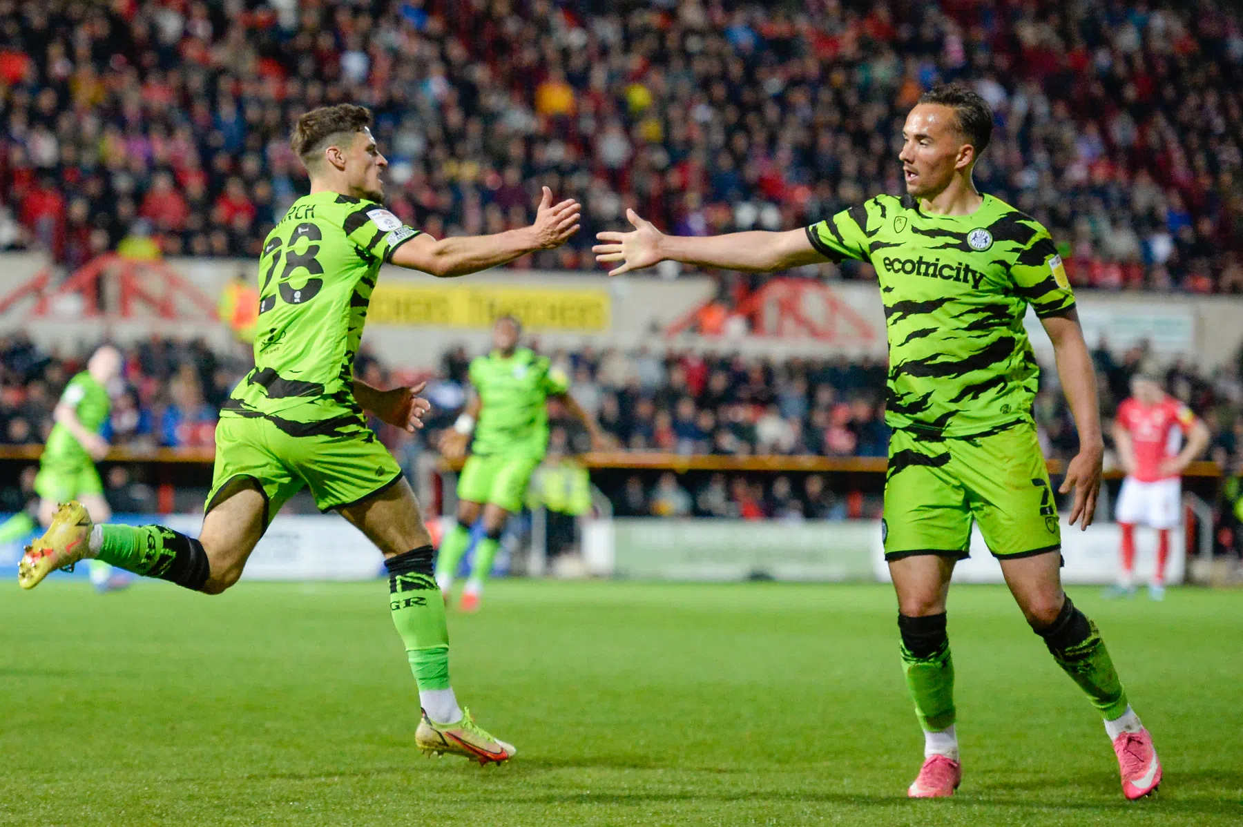 Forest Green Rovers wisselt vier keer na één minuut in bekerduel