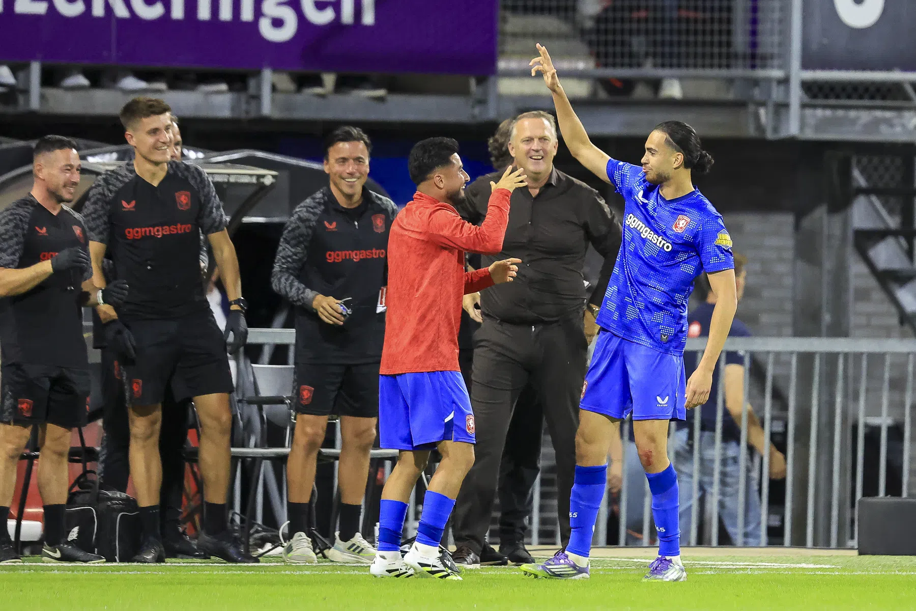 Ontketend FC Twente speelt Sparta op een hoop bij debuut Van den Brom