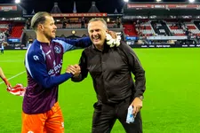 Thumbnail for article: Perfect debuut Van den Brom bij FC Twente: 'Het was genieten, man'