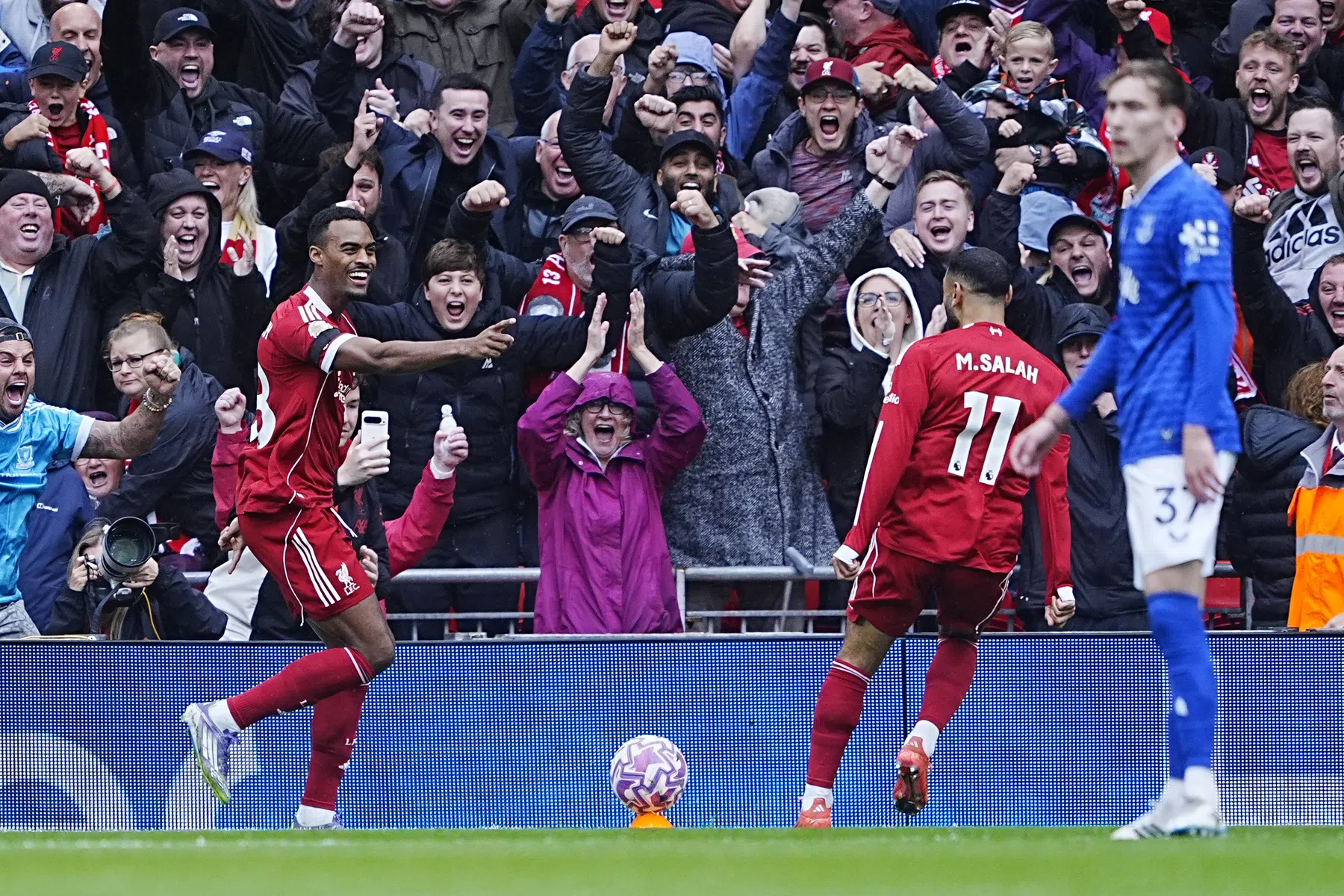 Gravenberch gidst Liverpool in 247ste Merseyside Derby langs Everton