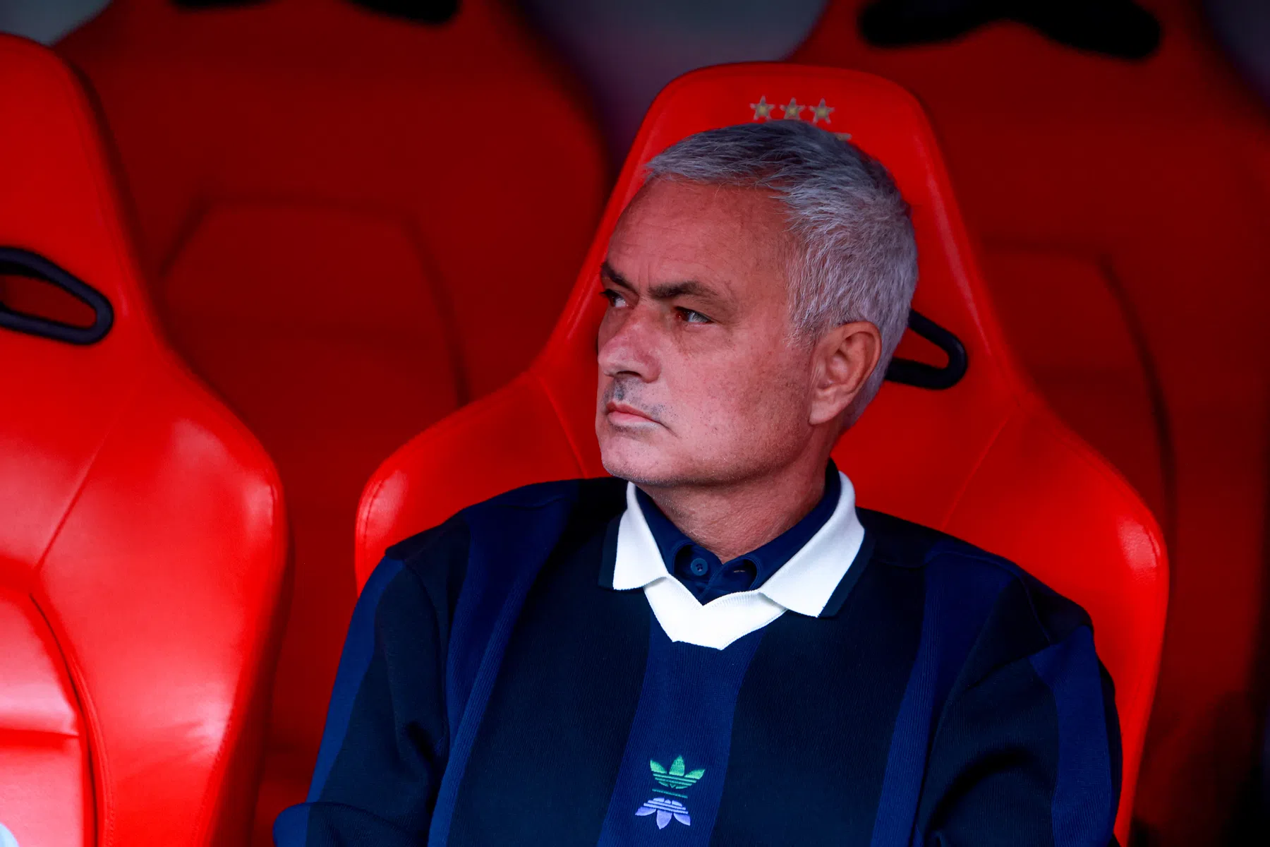 Mourinho ziet Pavlidis scoren bij succesvolle Benfica-rentree na 25 jaar