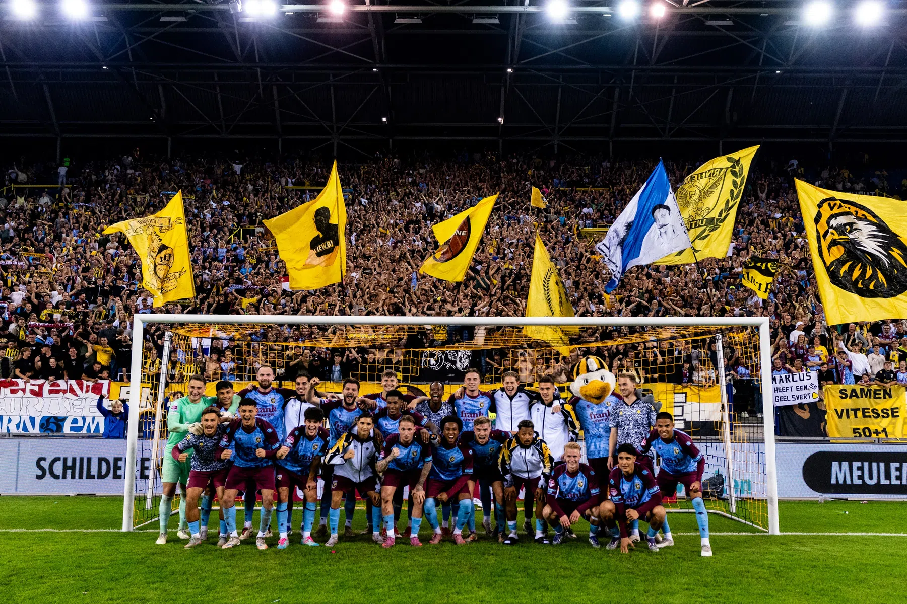 Vitesse leeft als nooit tevoren: 'Dit is toch niet normaal?'