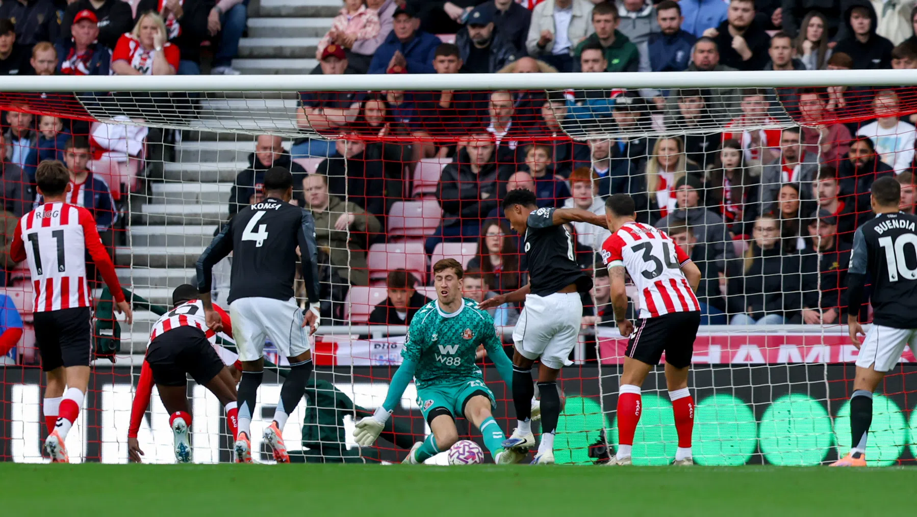 Aston Villa maakt eerste goal na blunder Roefs, maar wint weer niet