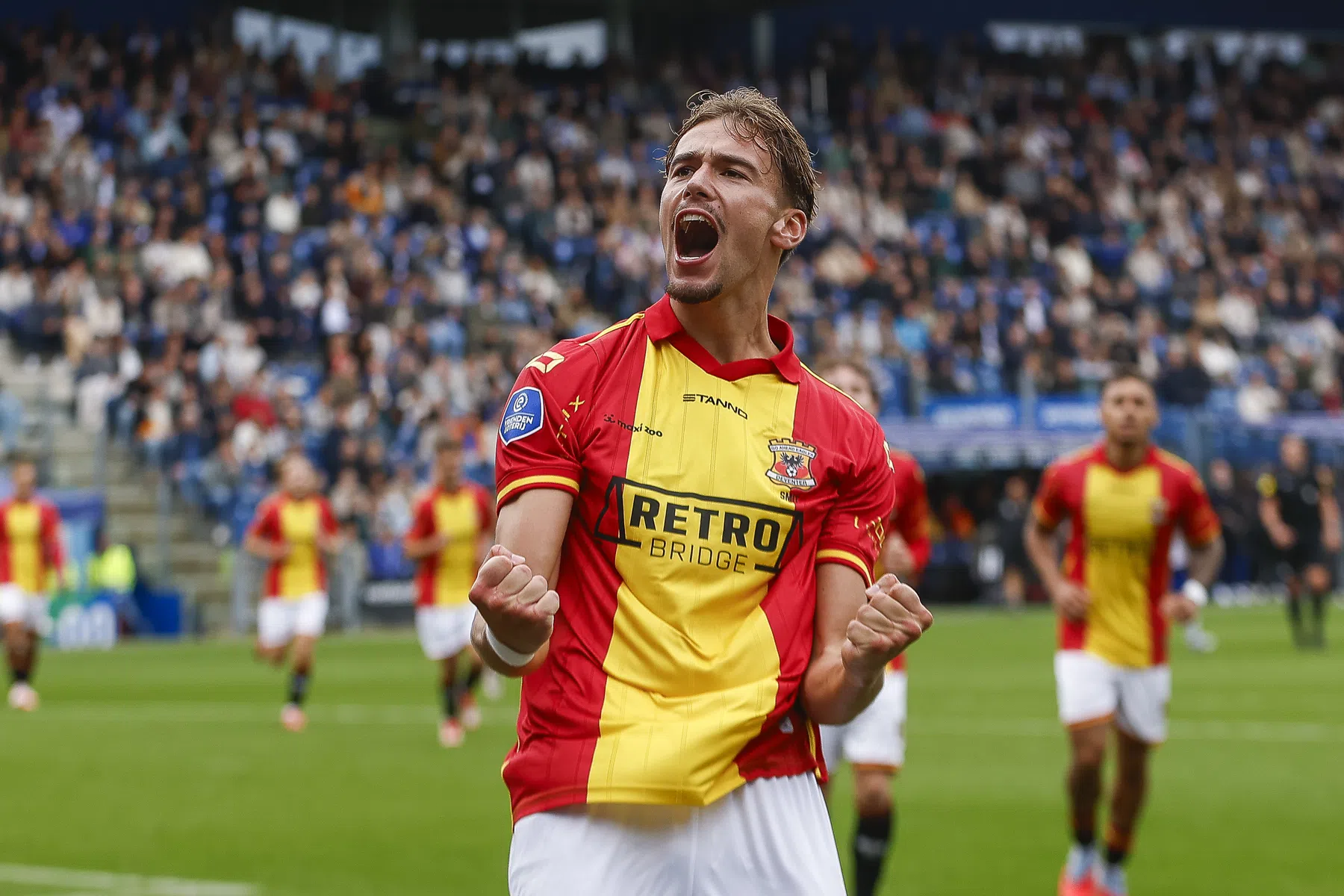 Smit helpt Go Ahead aan zege in stilgelegde IJsselderby na recordkaart Monteiro