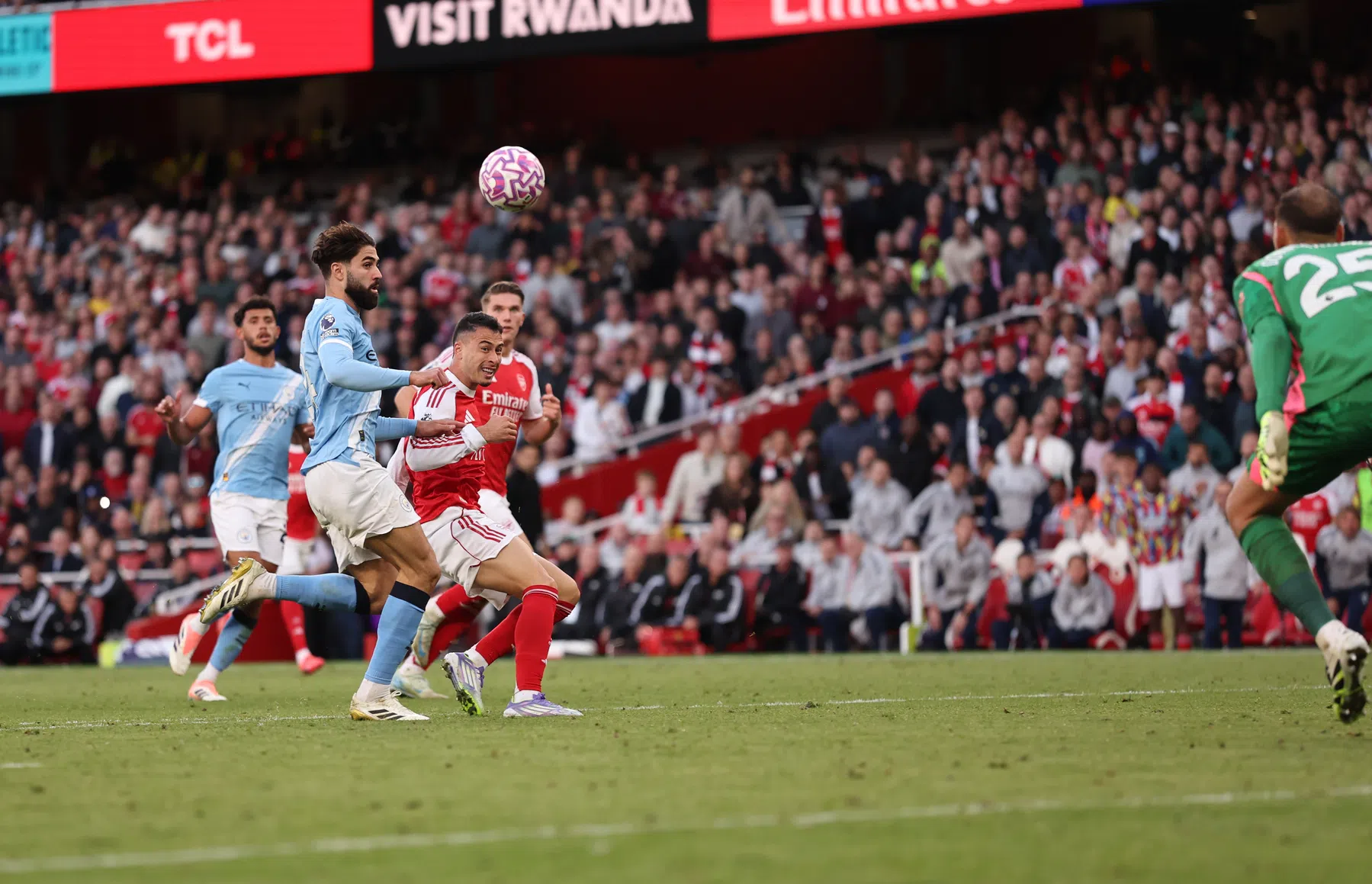Cruciaal punt in topper: 'Punt waarmee Arsenal de titel pakt'